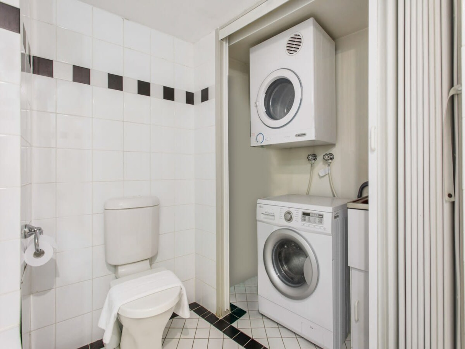 Luxe appartement in Belconnen met balkon en uitzicht op het meer - foto 13