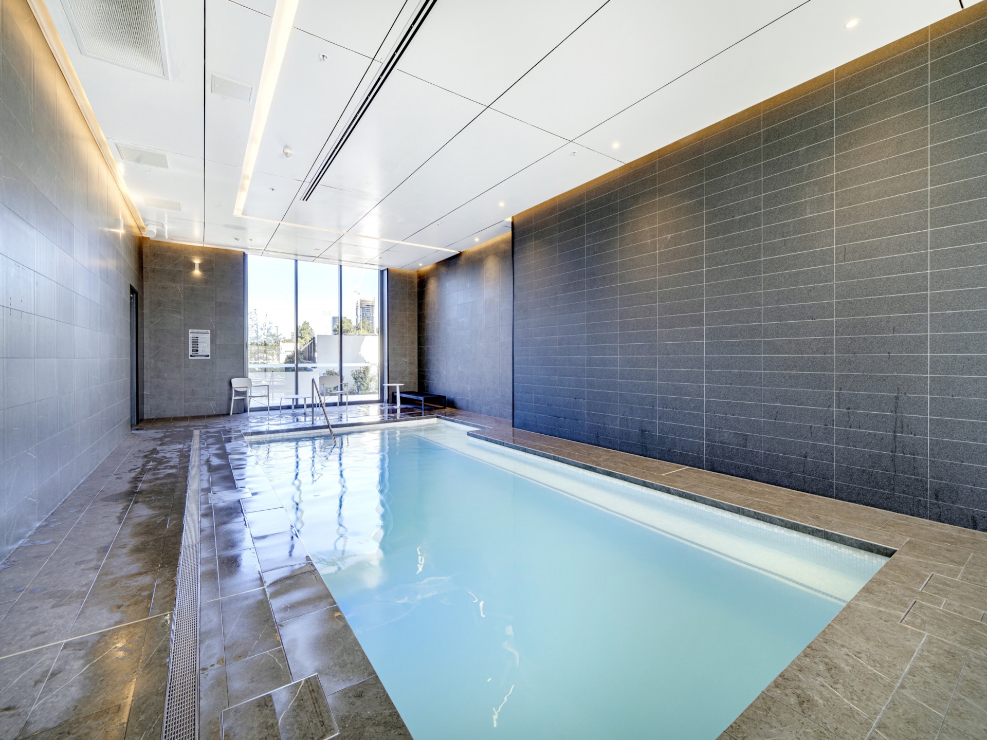 Modern appartement in Phillip met zwembad en fitness - foto 14