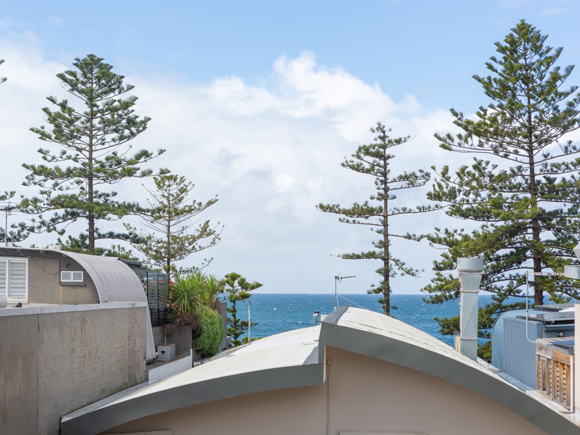 Trendy appartement aan Dee Why Beach met oceaanzicht en balkon - foto 4