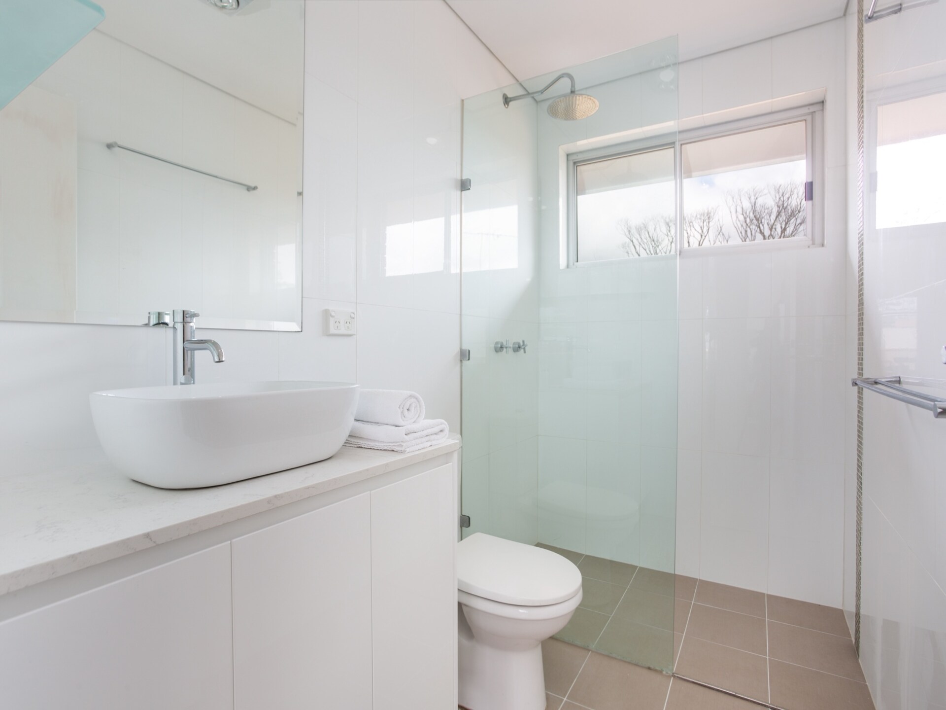 Trendy appartement aan Dee Why Beach met oceaanzicht en balkon - foto 12