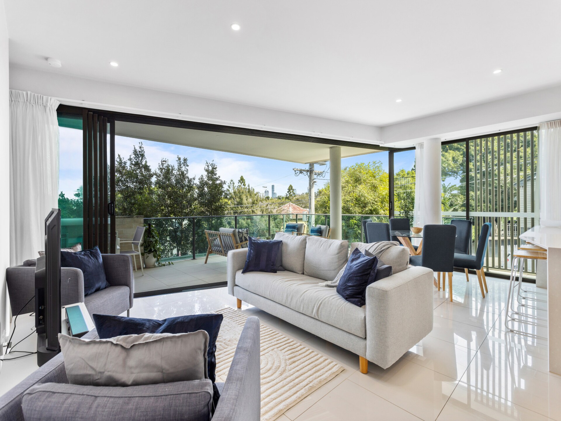Ruim en modern appartement met 3 slaapkamers in Bulimba - foto 6