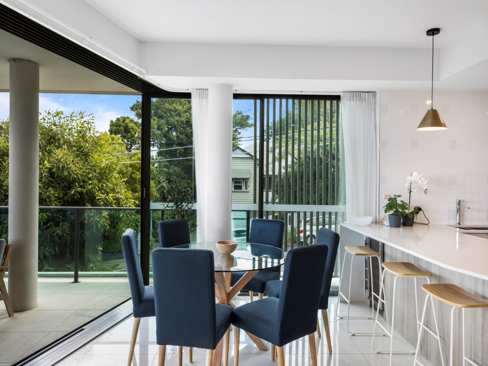 Ruim en modern appartement met 3 slaapkamers in Bulimba - foto 7