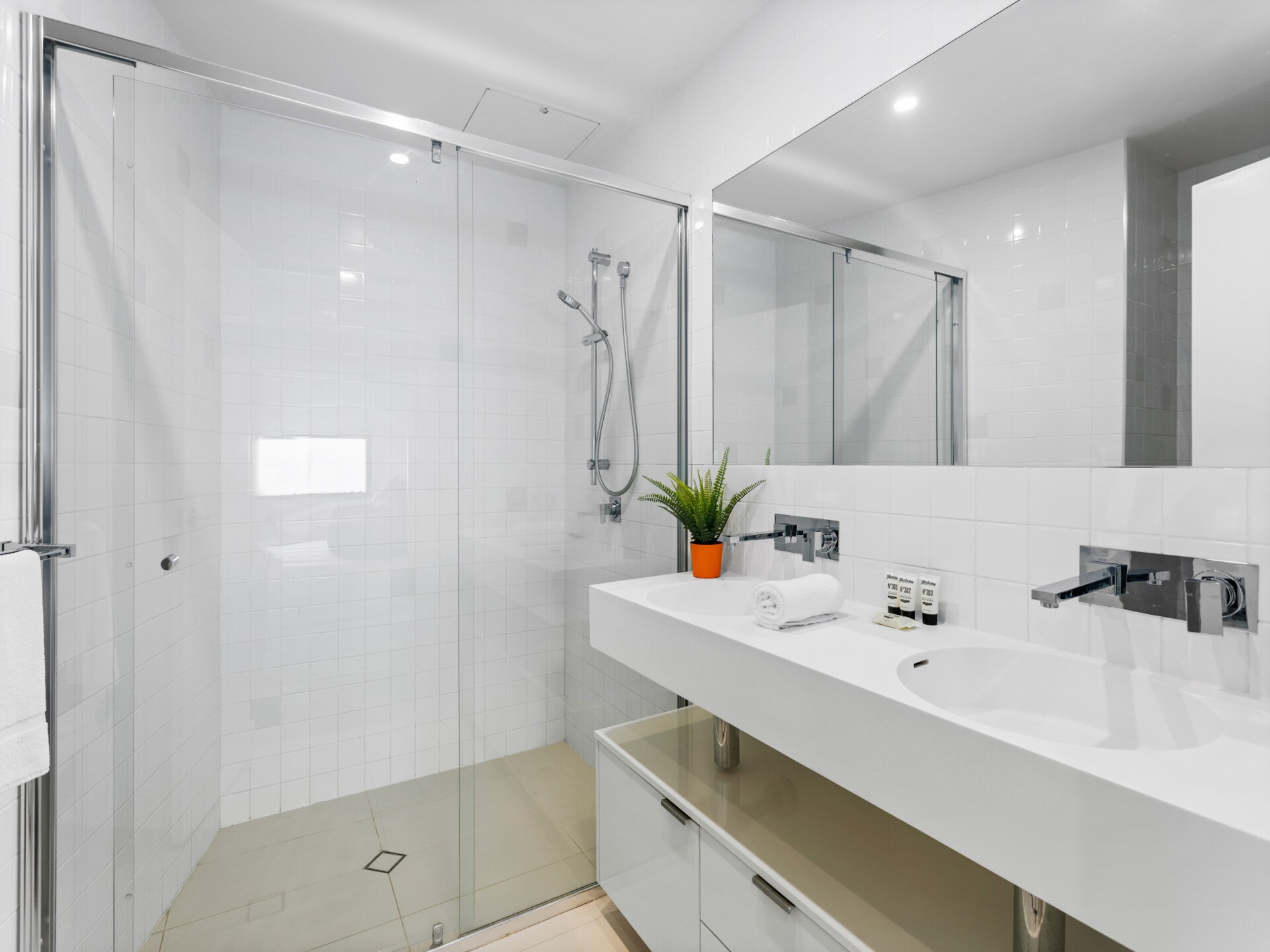 Ruim en modern appartement met 3 slaapkamers in Bulimba - foto 14