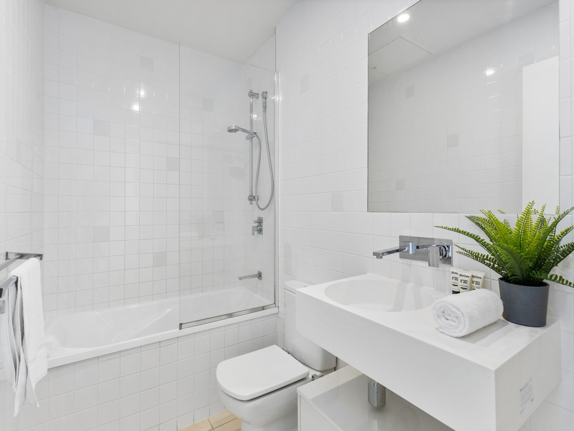 Ruim en modern appartement met 3 slaapkamers in Bulimba - foto 16
