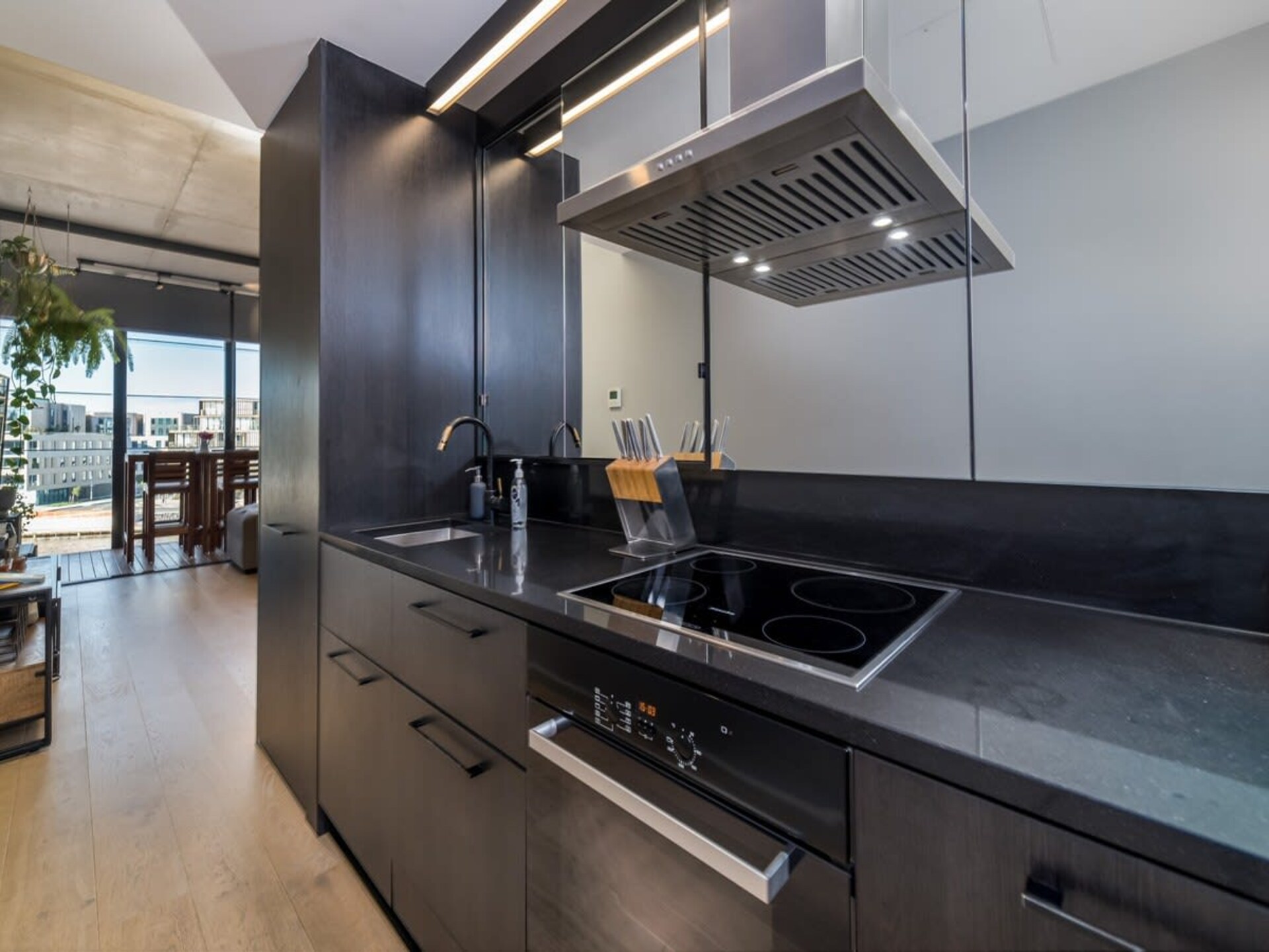 Chic appartement aan het water met uitzicht op Lake Burley Griffin - foto 3