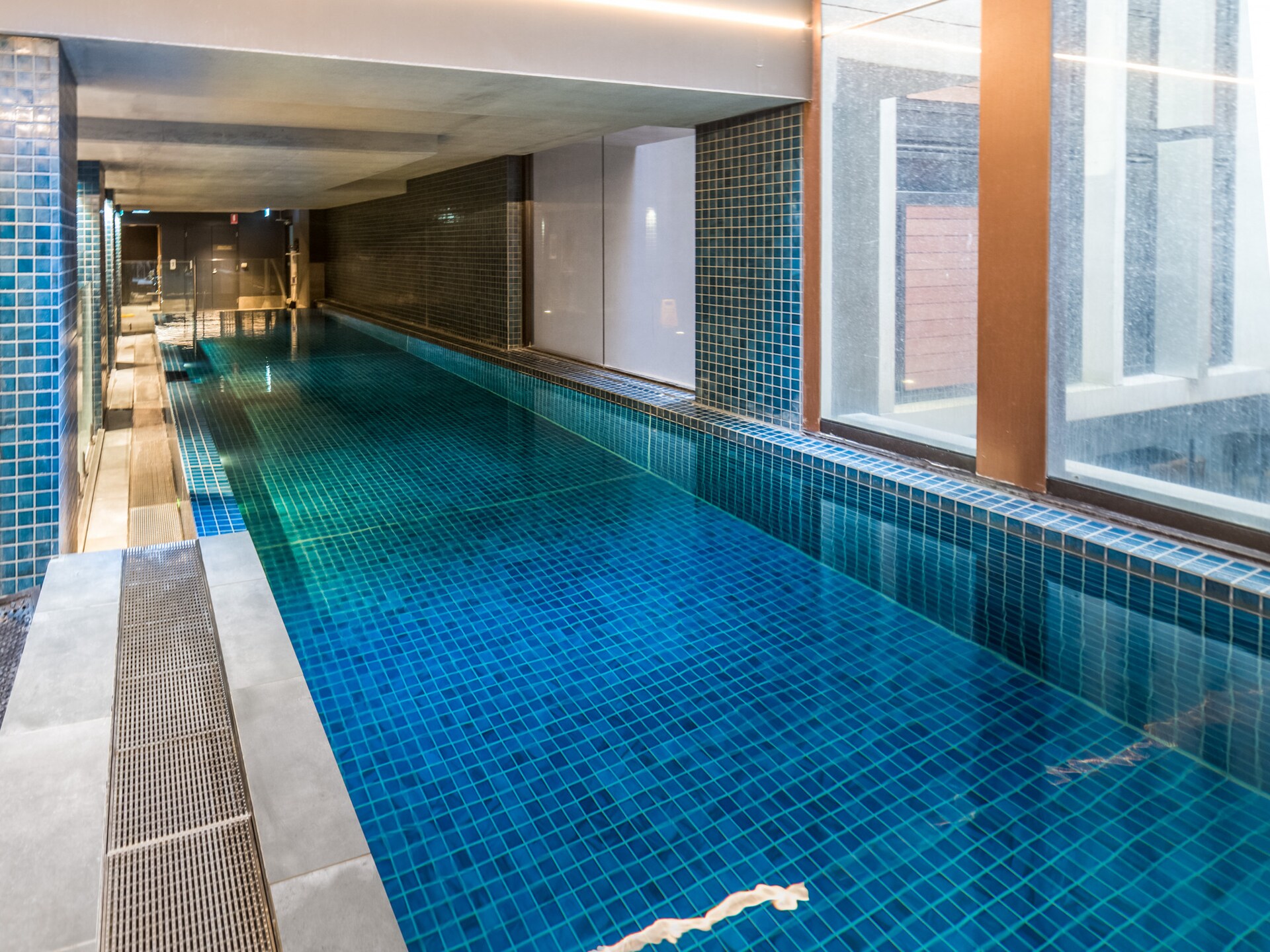 Stijlvol Appartement met Zwembad & Sauna in Bruisend Braddon - foto 4