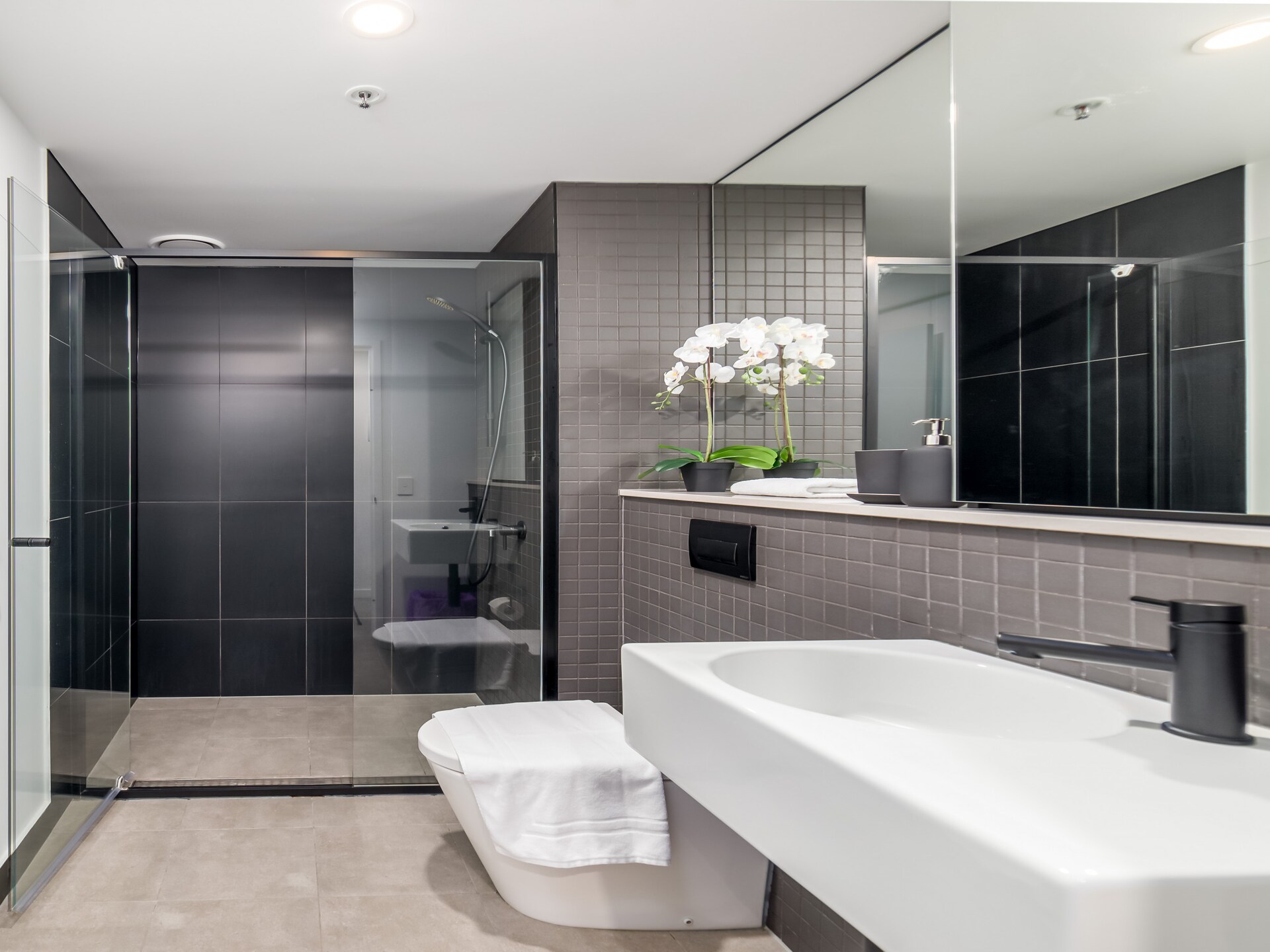 Stijlvol Appartement met Zwembad & Sauna in Bruisend Braddon - foto 12