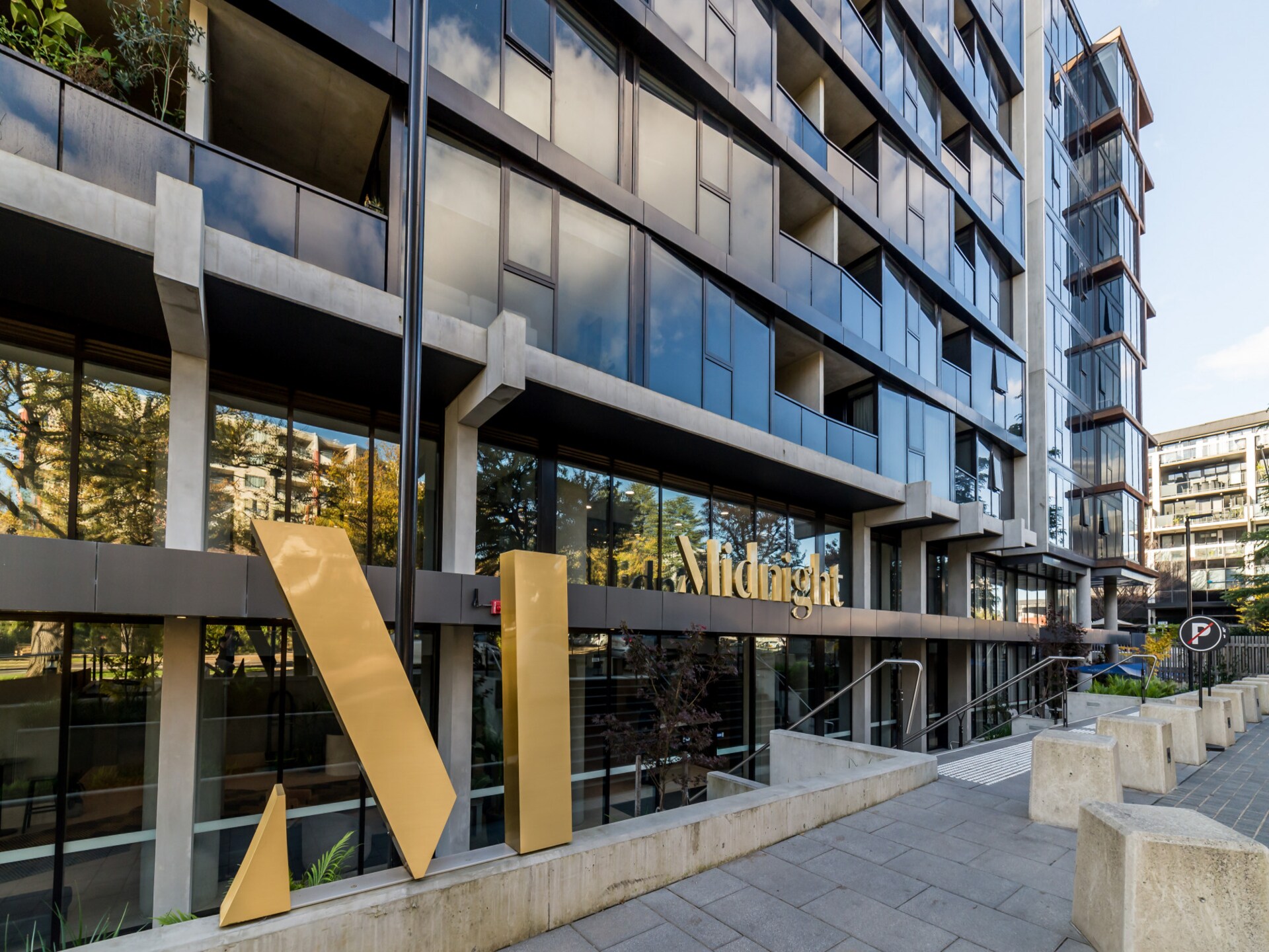 Stijlvol Appartement met Zwembad & Sauna in Bruisend Braddon - foto 14