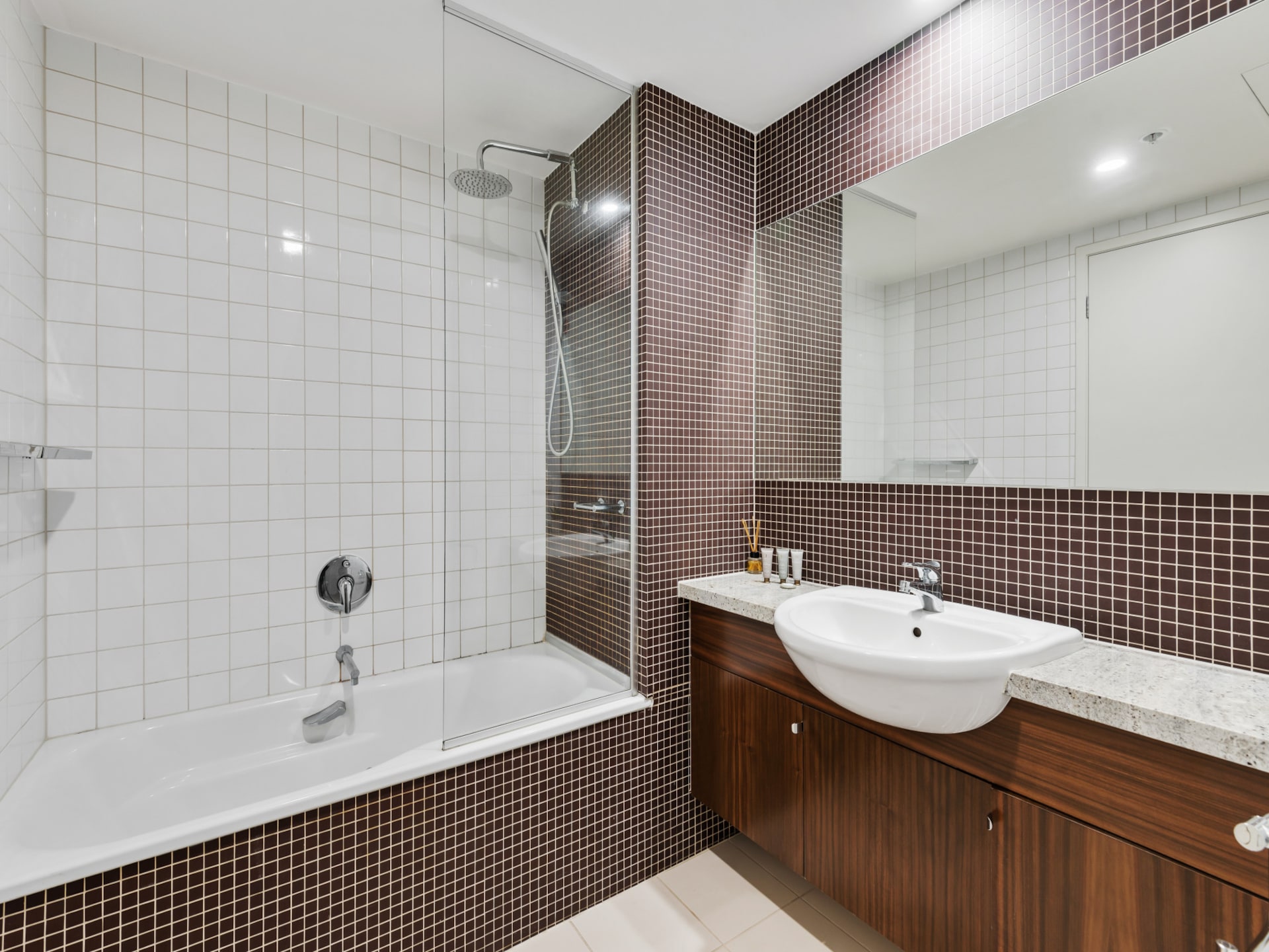 Stijlvol 1-slaapkamerappartement met rivierzicht en zwembad in Southbank - foto 11