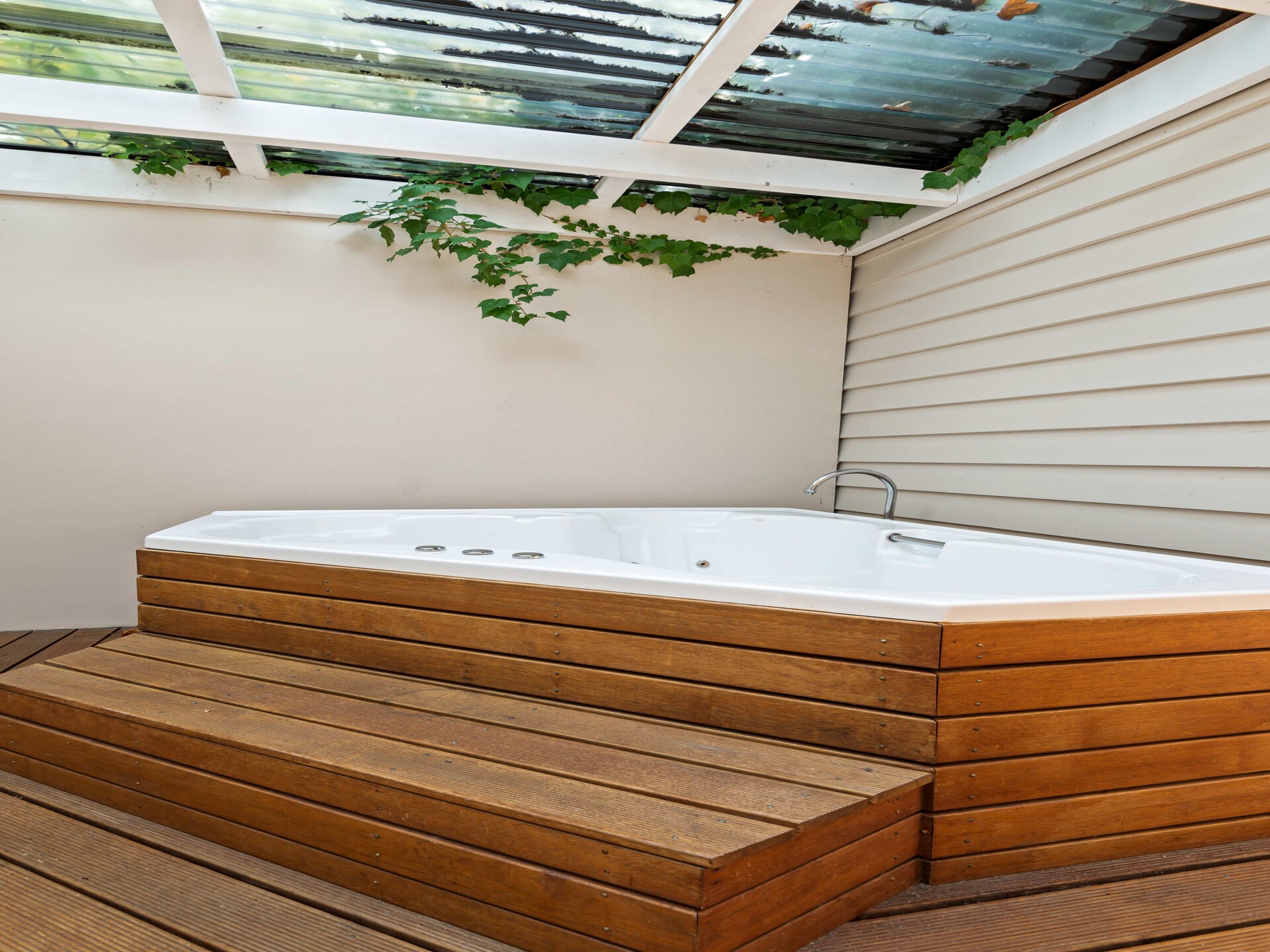 Modern appartement in Rosebud met jacuzzi en tuin - foto 6