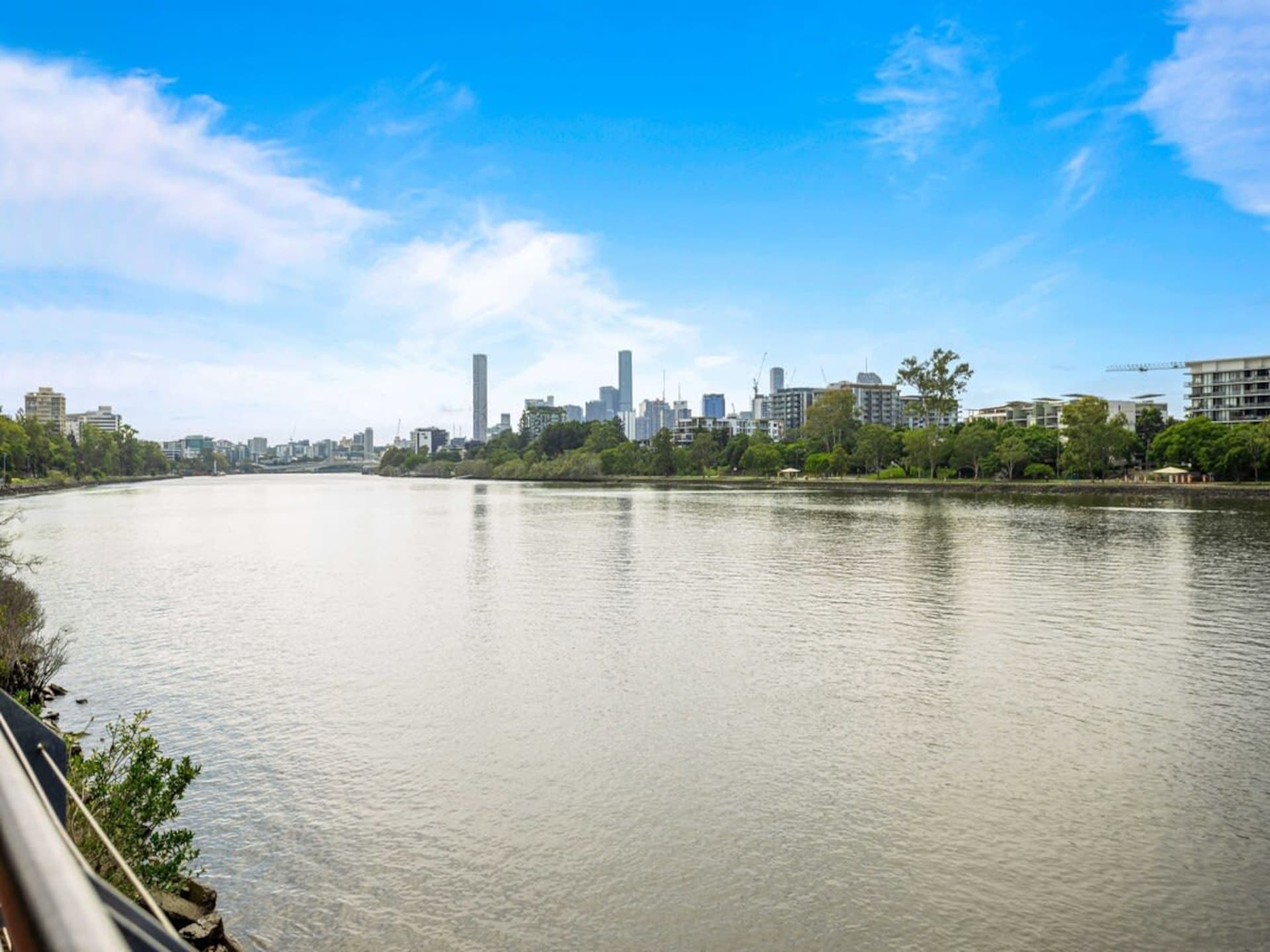 Licht appartement met rivierzicht, zwembad en fitness in Toowong - foto 12