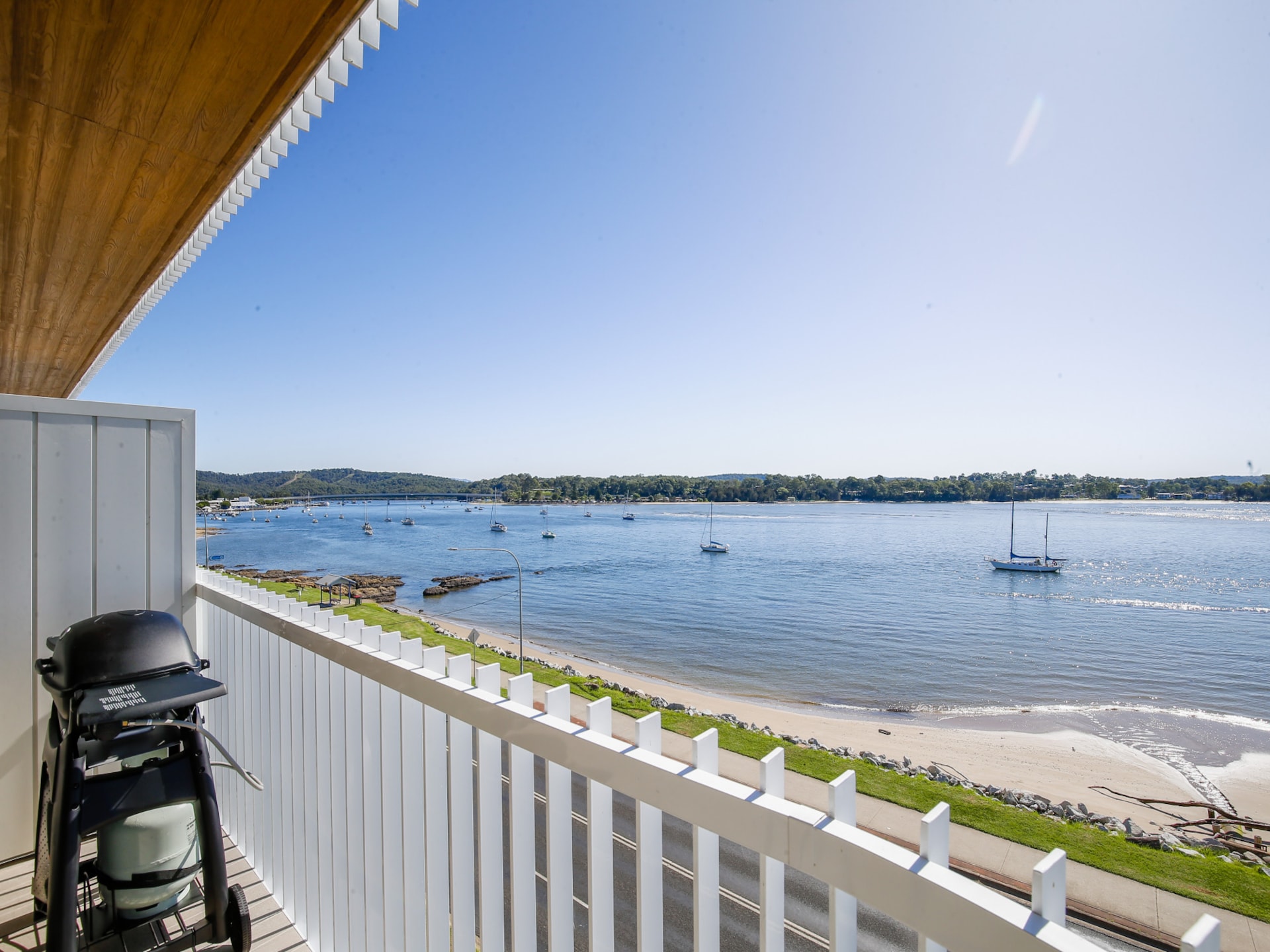 Verfijnd appartement aan Batemans Bay met uitzicht op zee en dakterras - foto 7