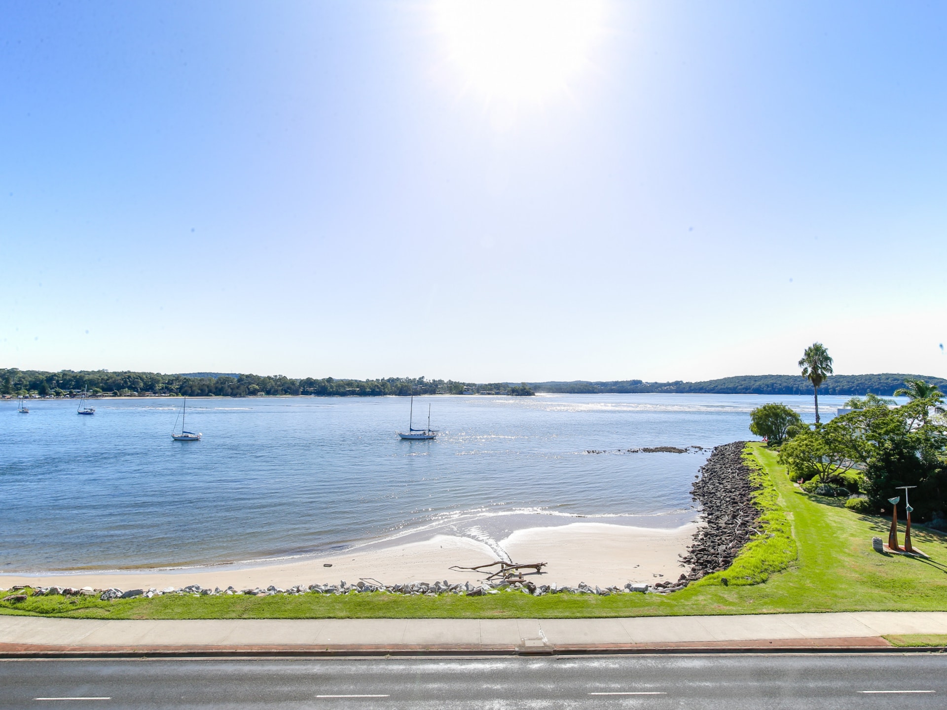 Verfijnd appartement aan Batemans Bay met uitzicht op zee en dakterras - foto 14