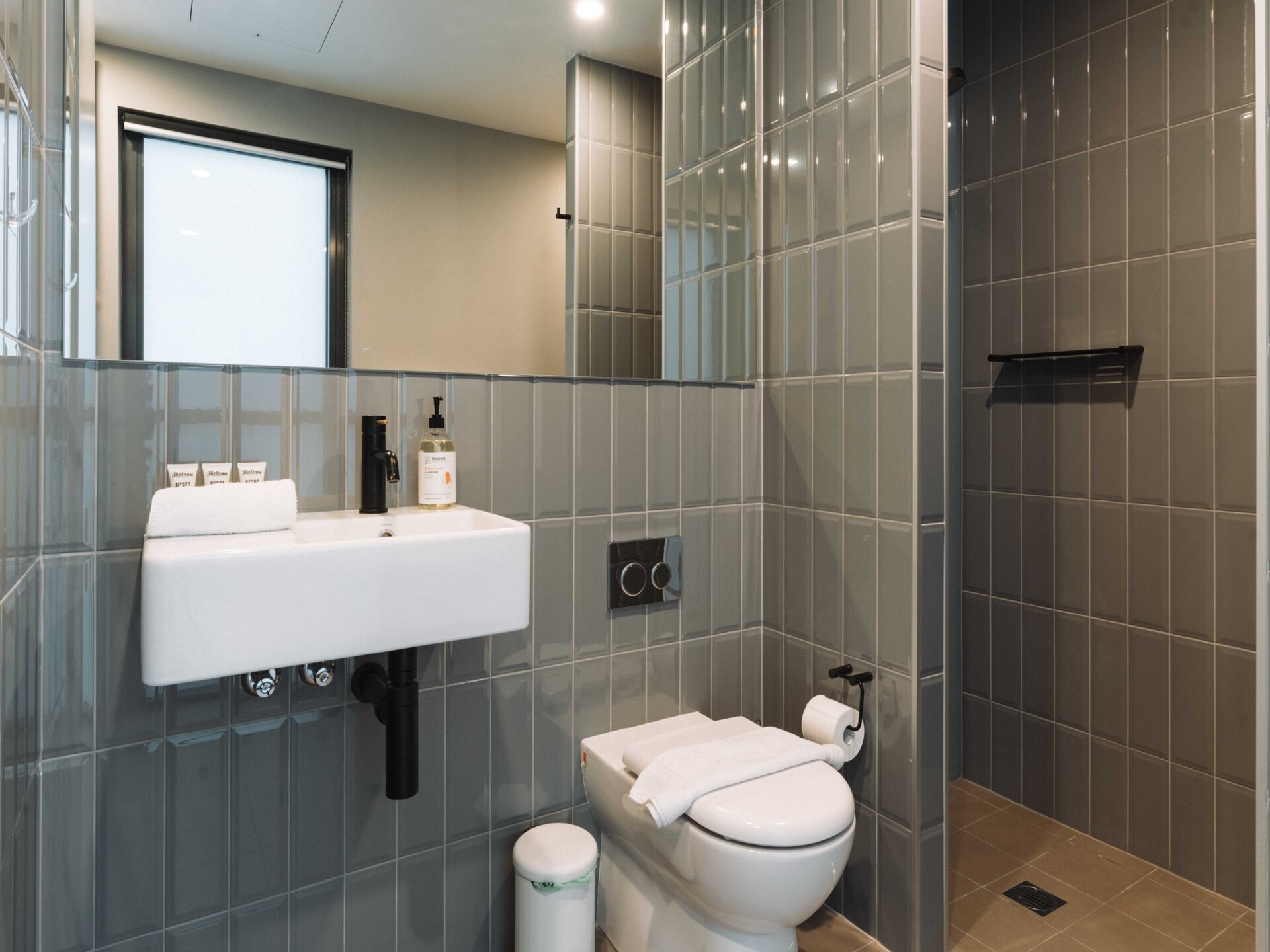 Modern appartement met waterzicht in Kingston - foto 17