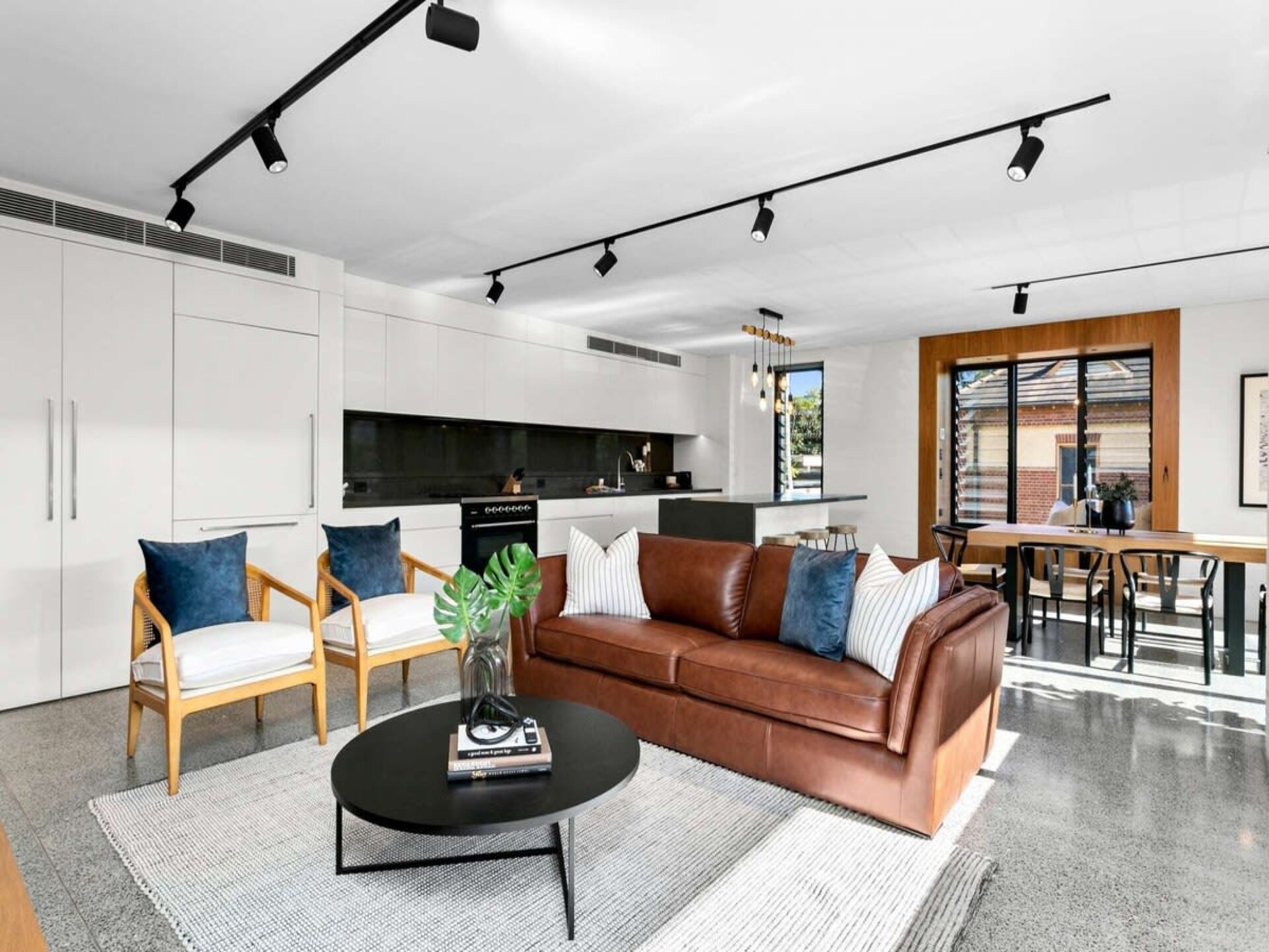Luxe architectenwoning met zonnige patio op loopafstand van Queenscliff Beach - foto 1