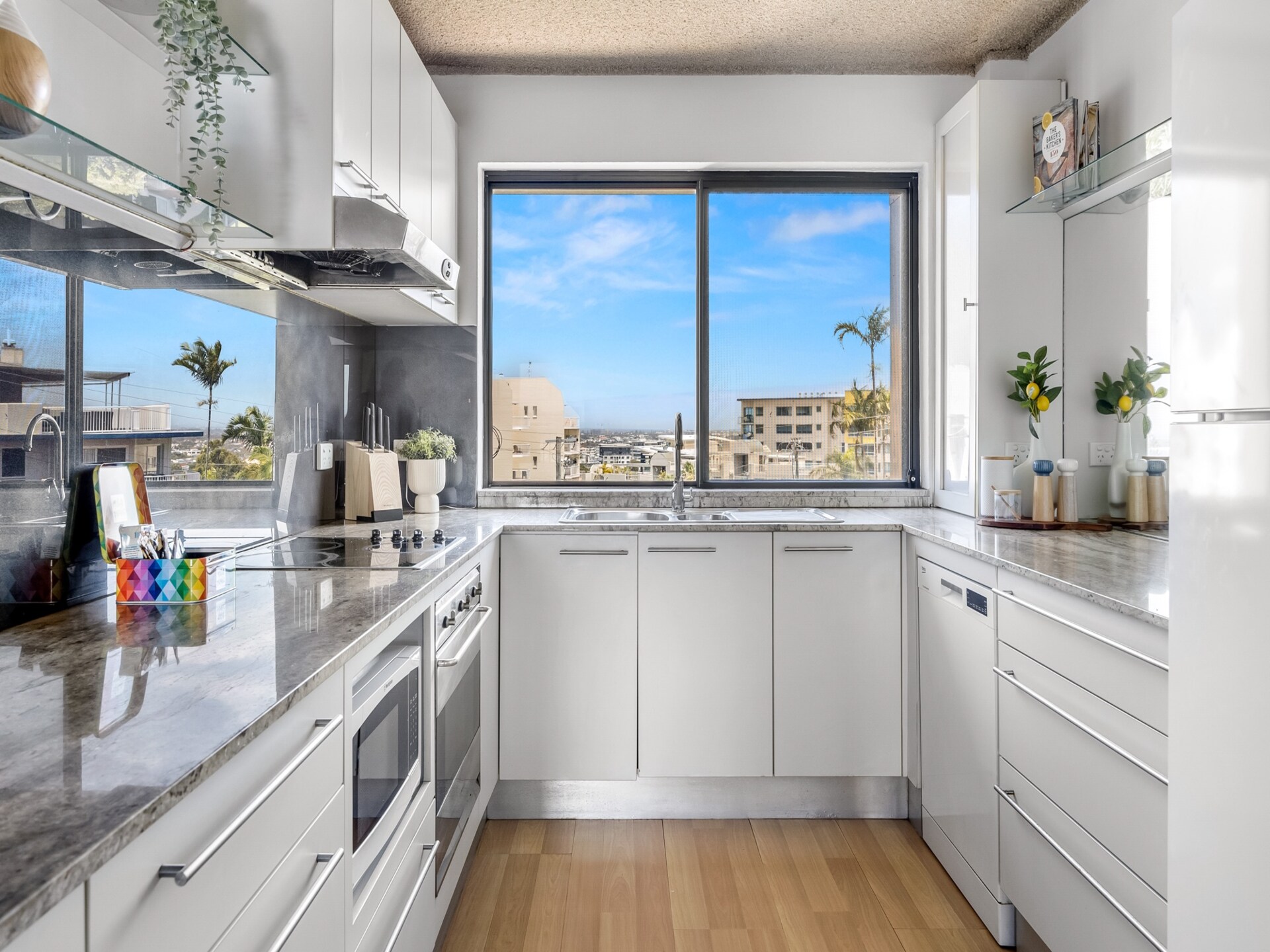 Licht appartement in Alexandra Headland met uitzicht op de oceaan - foto 7