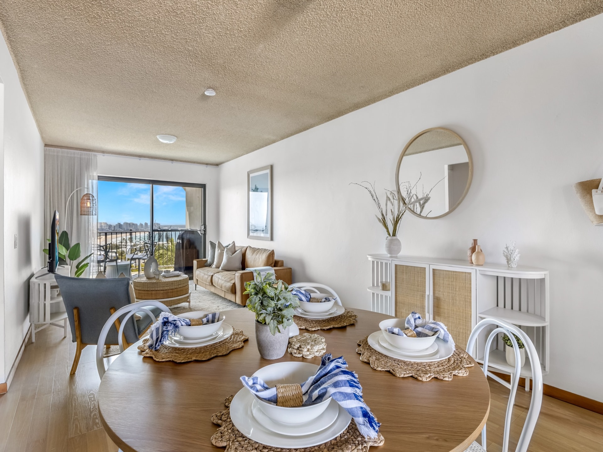 Licht appartement in Alexandra Headland met uitzicht op de oceaan - foto 9
