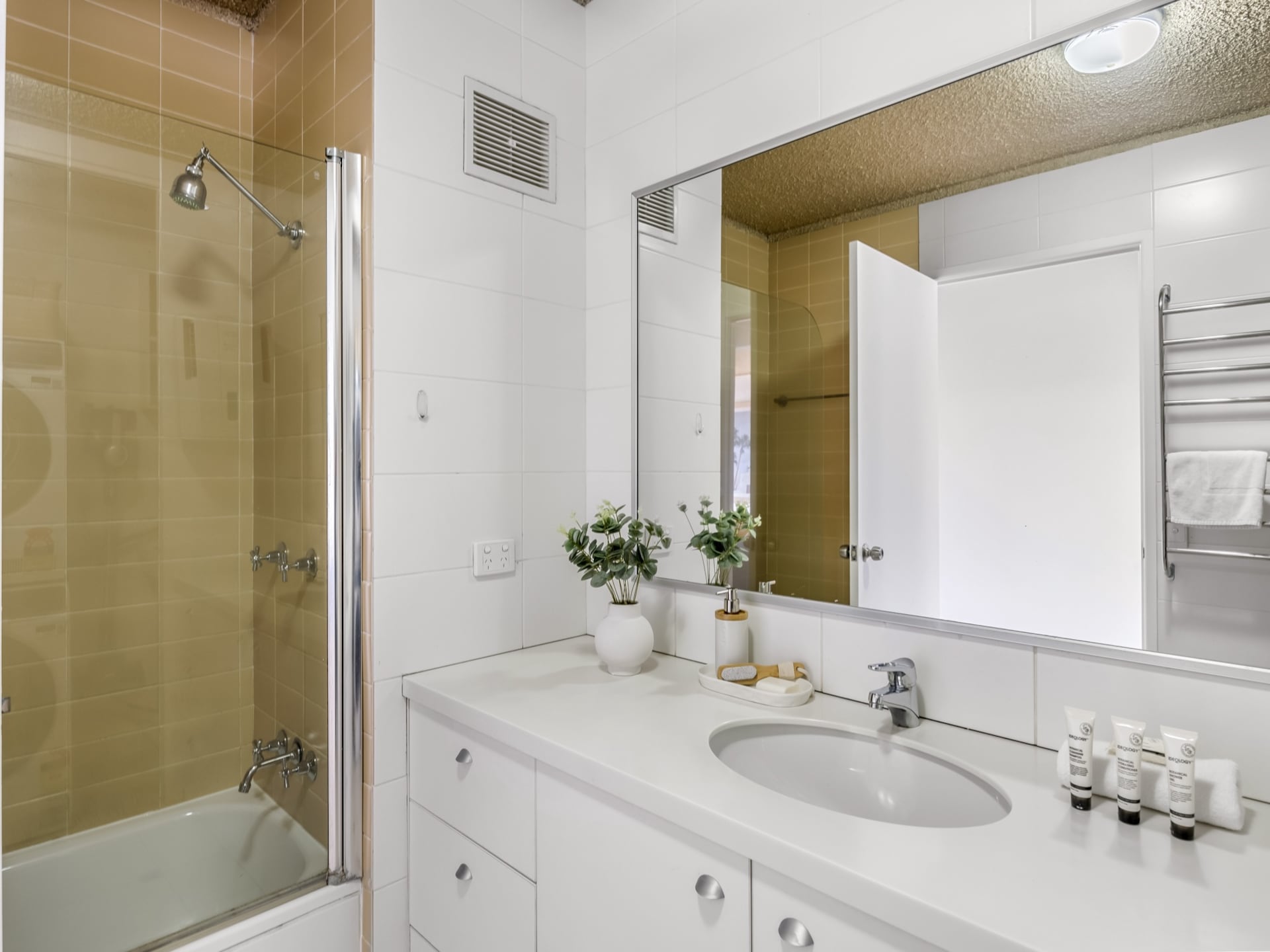 Licht appartement in Alexandra Headland met uitzicht op de oceaan - foto 15