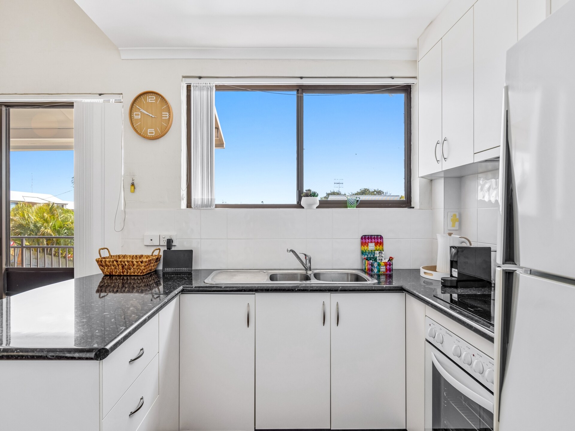 Licht appartement met oceaanzicht in Alexandra Headland - foto 6
