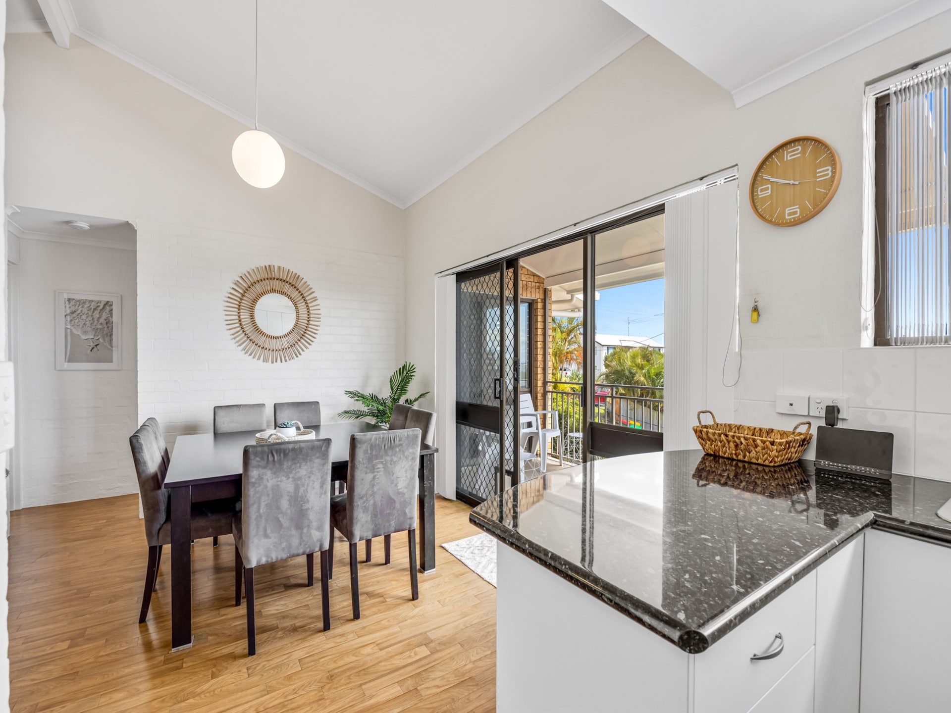 Licht appartement met oceaanzicht in Alexandra Headland - foto 11