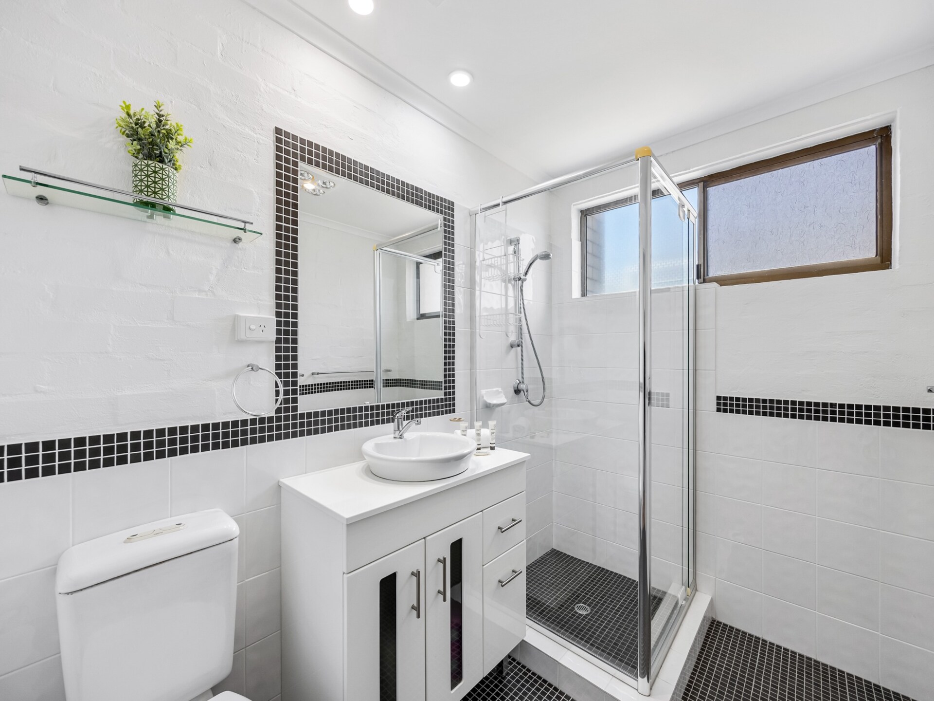 Licht appartement met oceaanzicht in Alexandra Headland - foto 16