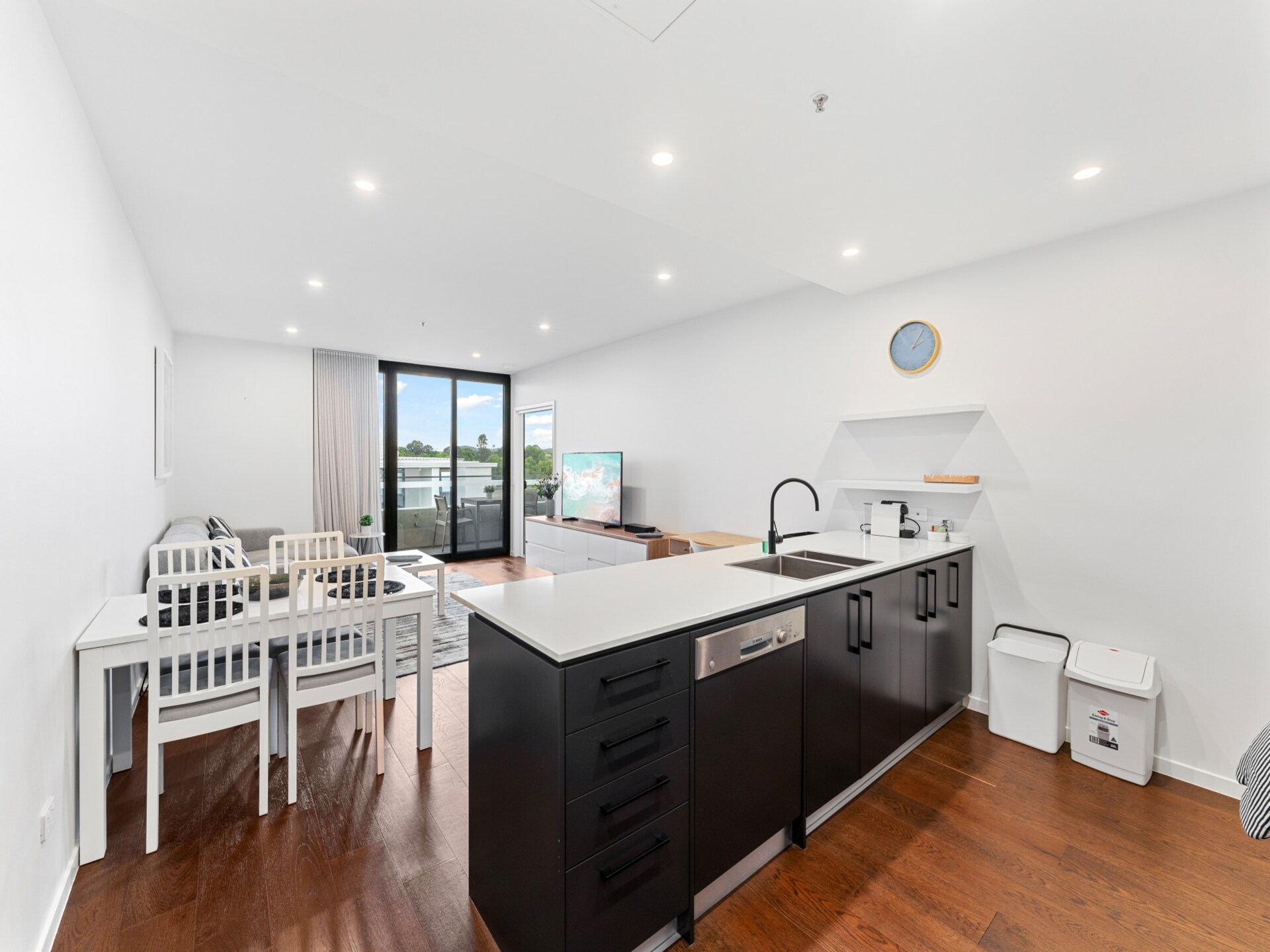 Licht appartement met balkon, BBQ en parkeerplaats aan Kingston Foreshore - foto 6