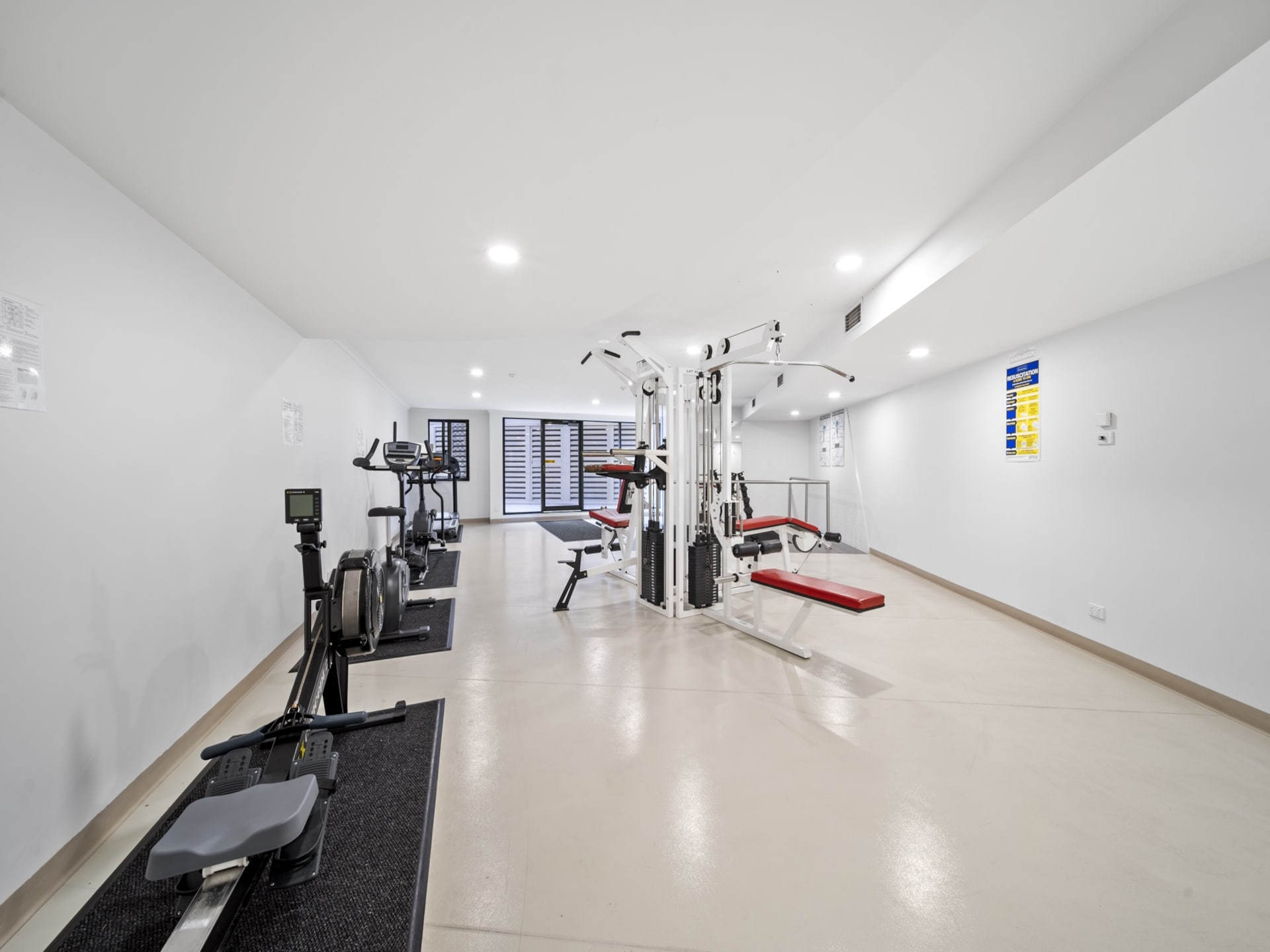 Modern appartement in Braddon met zwembad, gym en parkeren - foto 21
