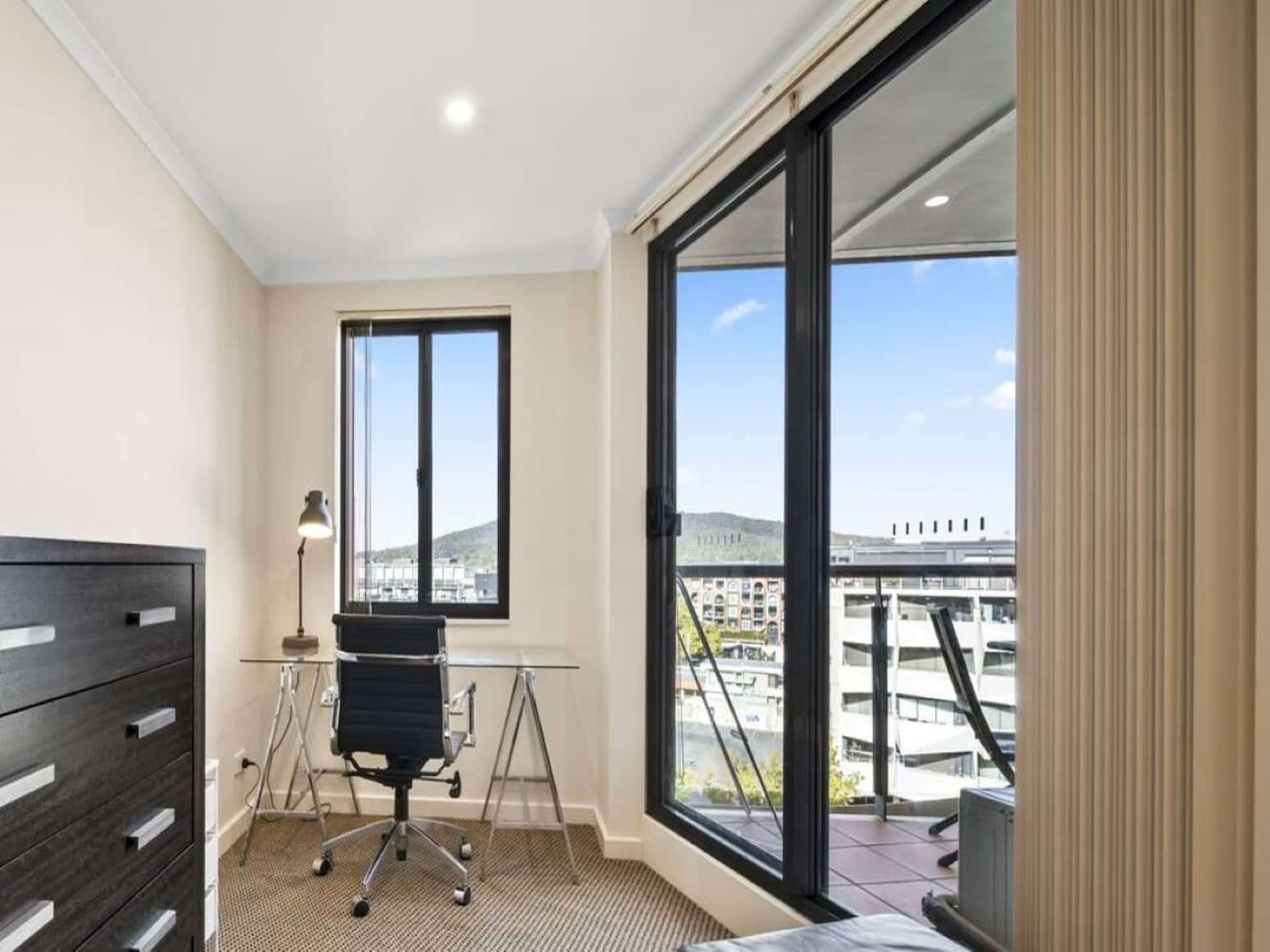 Modern appartement in Braddon met zwembad, gym en parkeren - foto 12