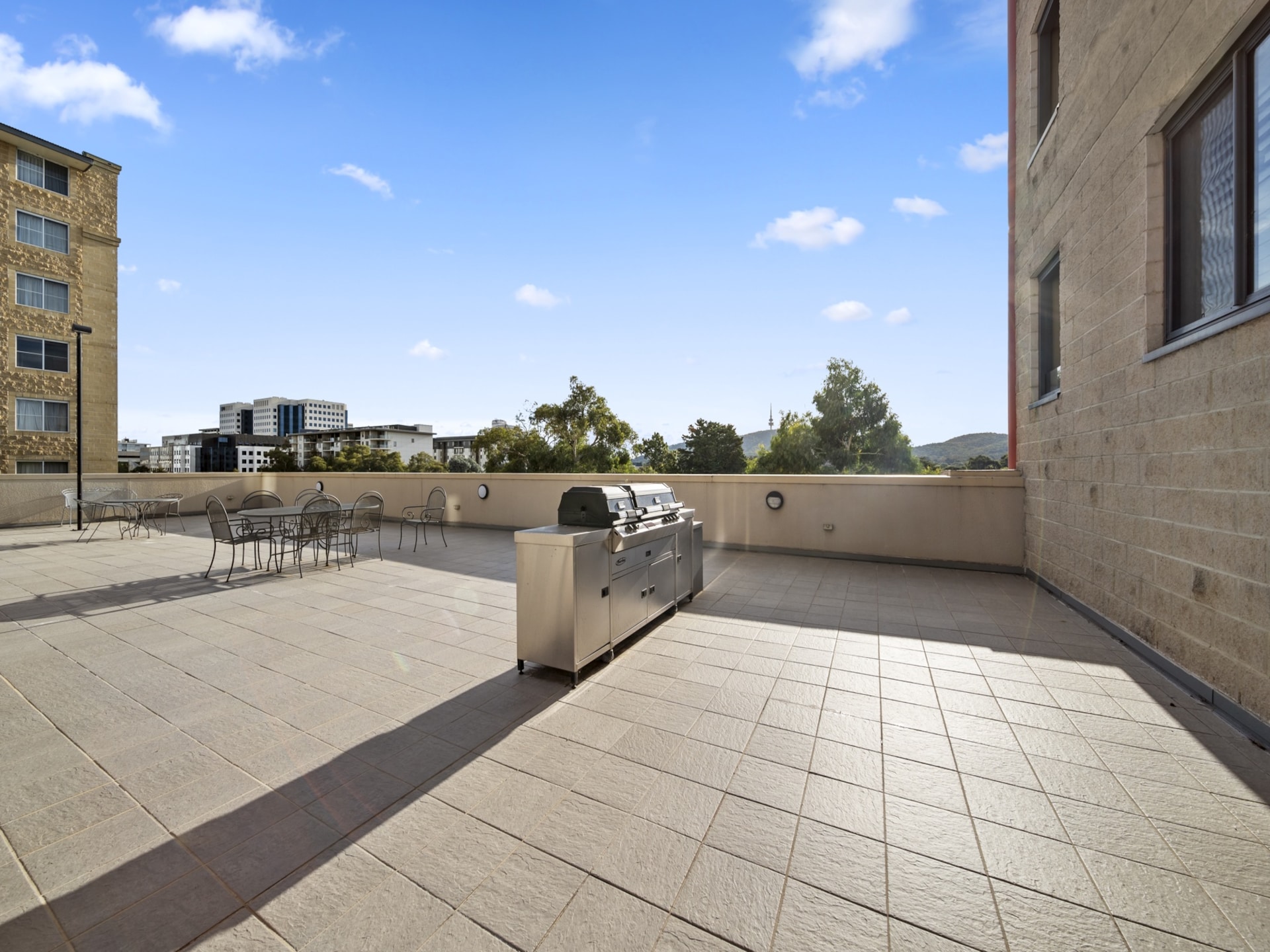 Modern appartement in Braddon met zwembad, gym en parkeren - foto 15