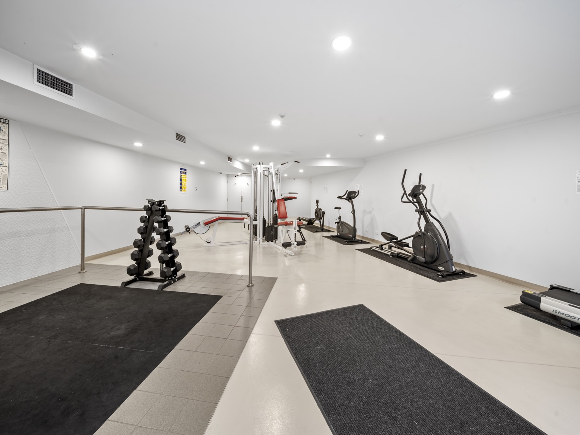 Modern appartement in Braddon met zwembad, gym en parkeren - foto 16