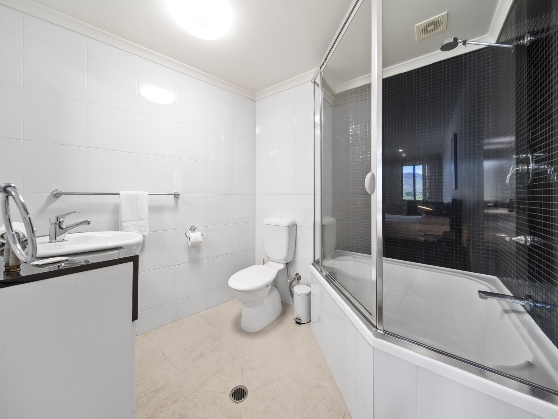 Modern appartement in Braddon met zwembad, gym en parkeren - foto 11