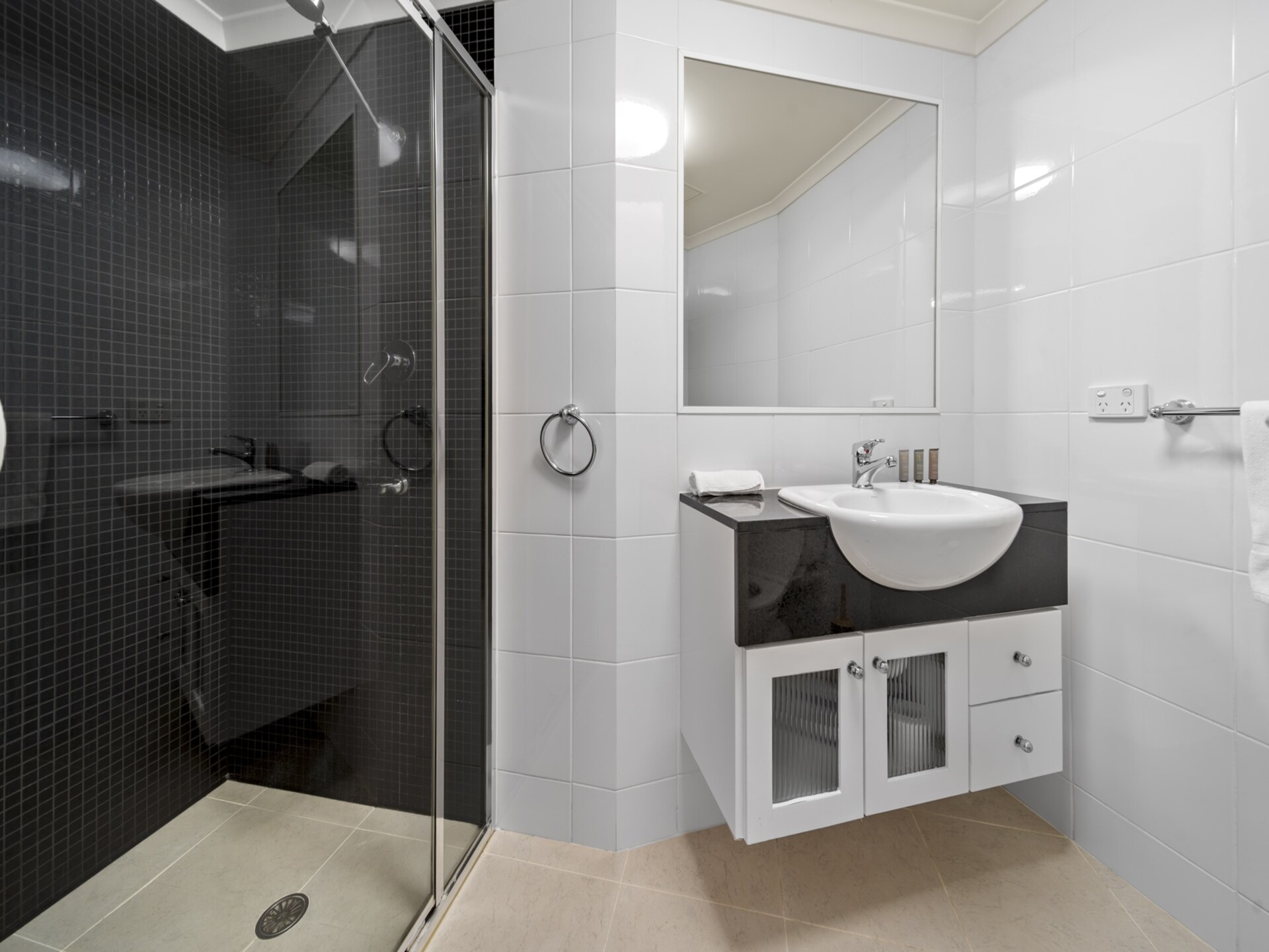 Modern appartement in Braddon met zwembad, gym en parkeren - foto 14