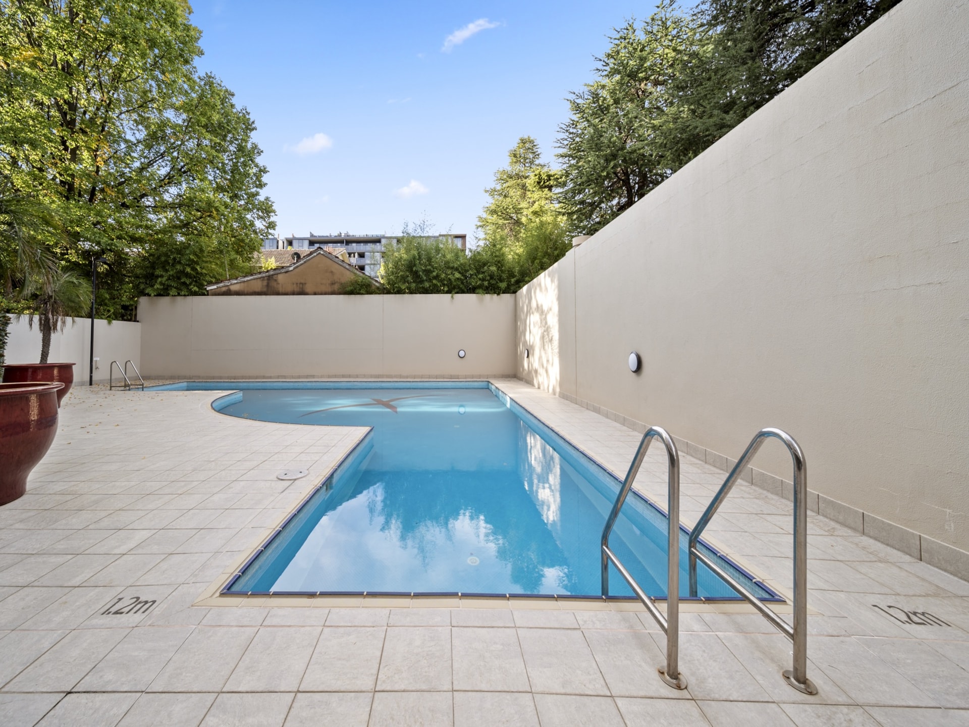 Modern appartement in Braddon met zwembad, gym en parkeren - foto 13