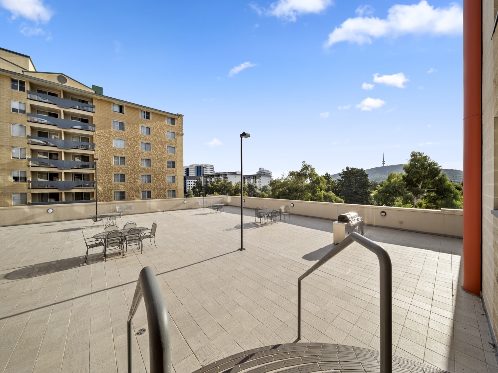 Modern appartement in Braddon met zwembad, gym en parkeren - foto 17