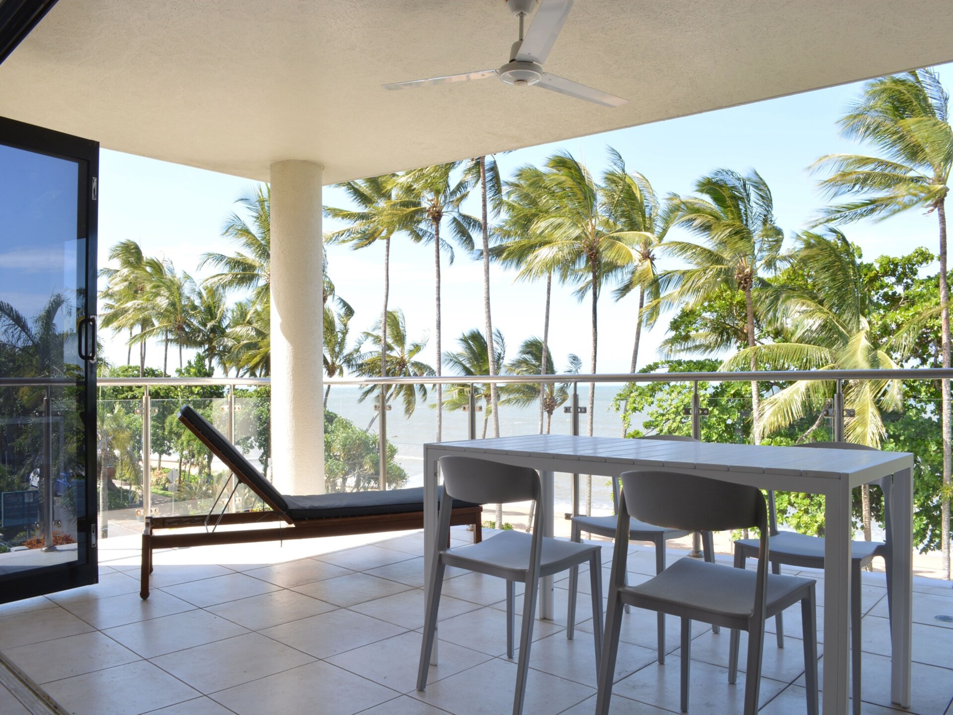 Direct aan Trinity Beach: 3-slaapkamer appartement met zwembad en zeezicht - foto 27