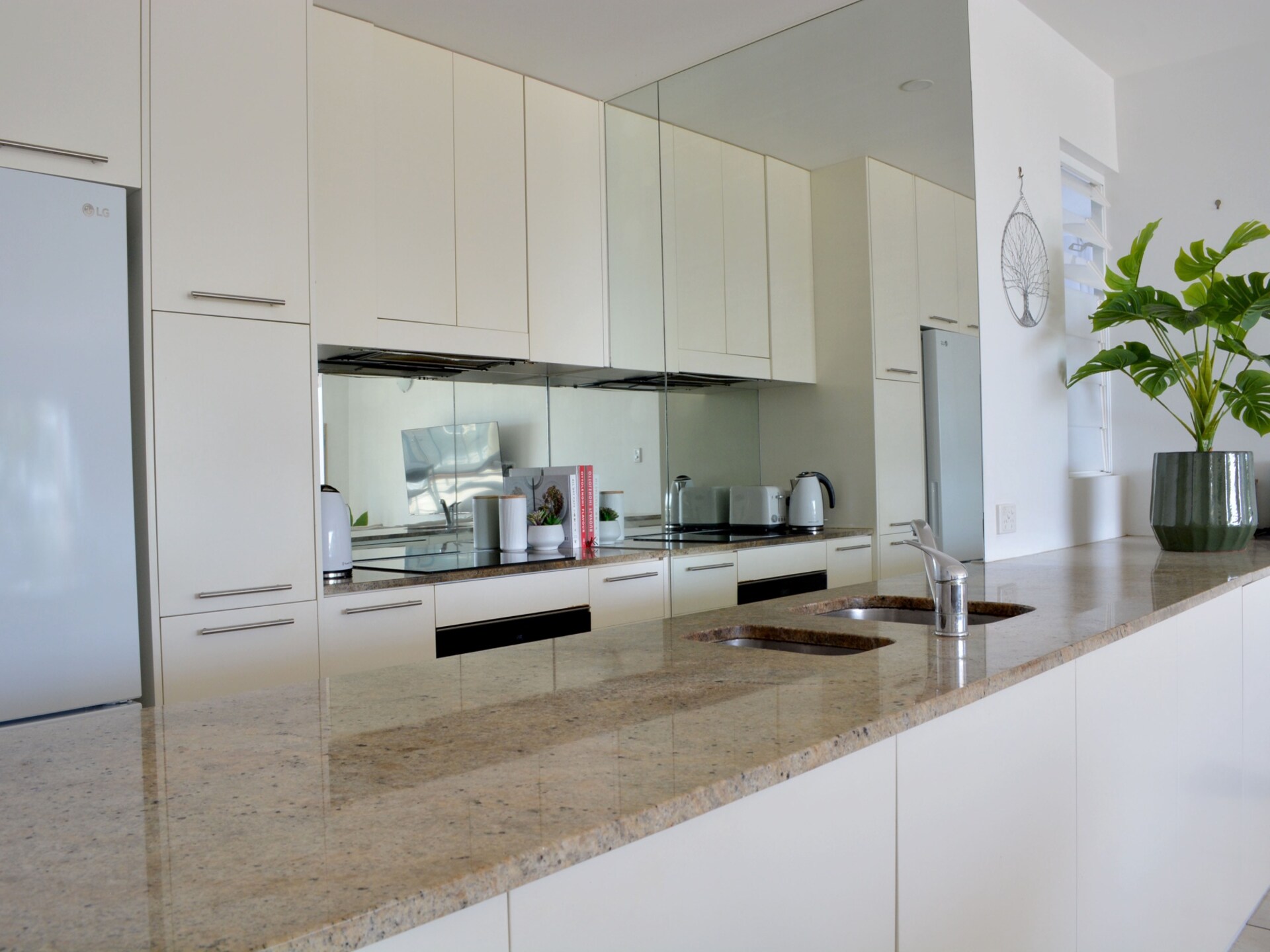 Direct aan Trinity Beach: 3-slaapkamer appartement met zwembad en zeezicht - foto 18