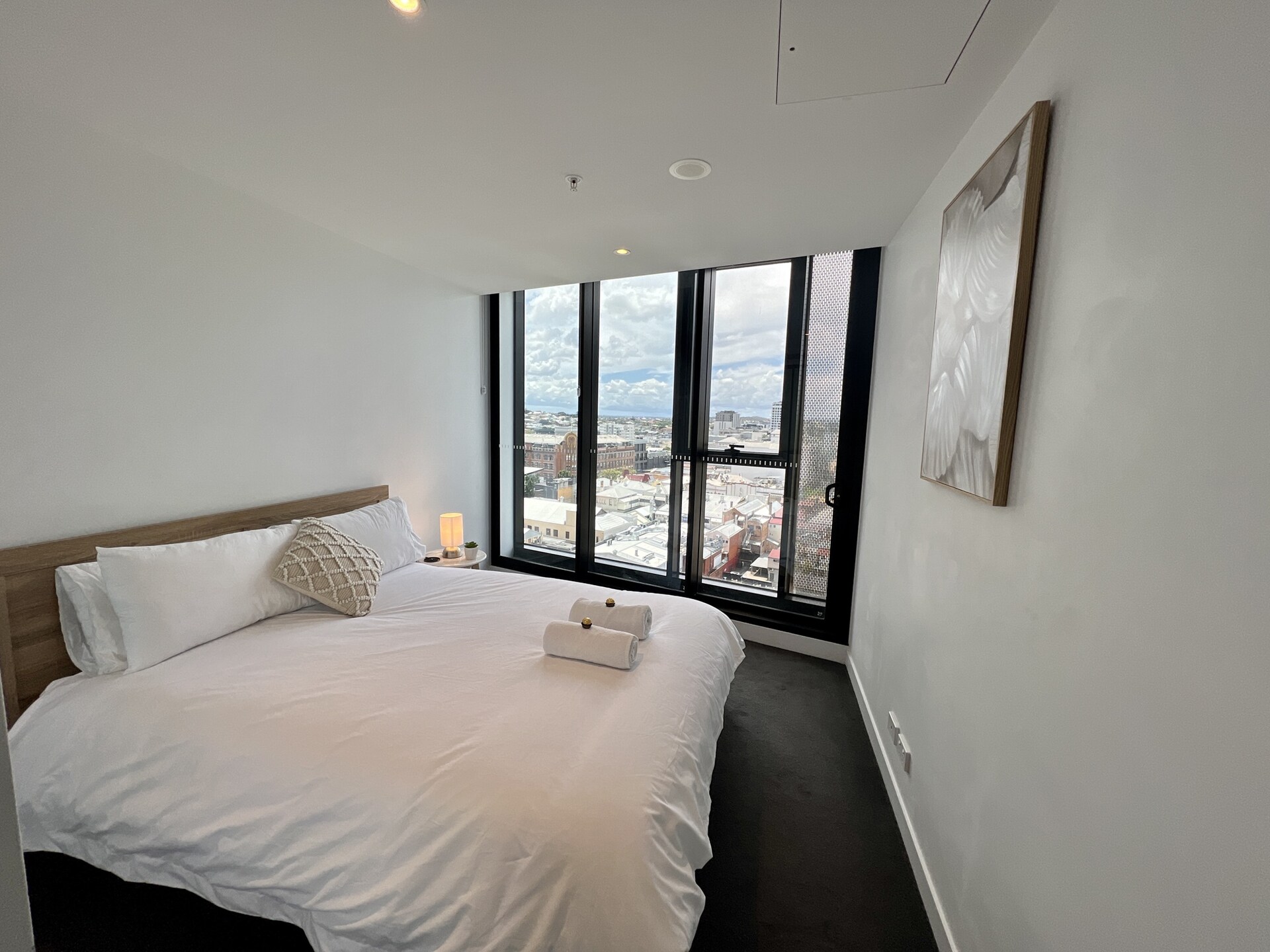 Stylish 1-Bed with Pool, Gym & Free Parking - foto 2