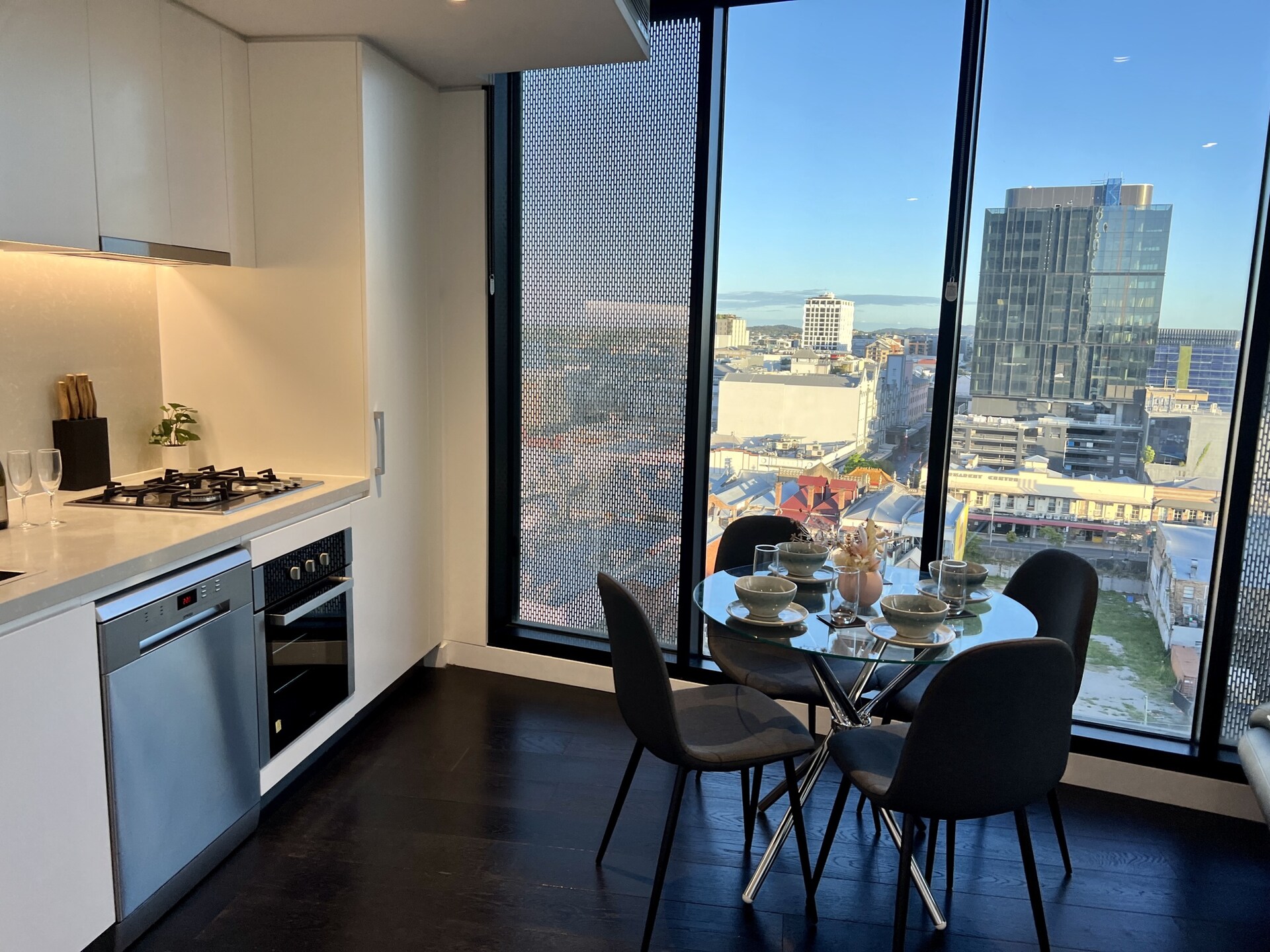Stylish 1-Bed with Pool, Gym & Free Parking - foto 3