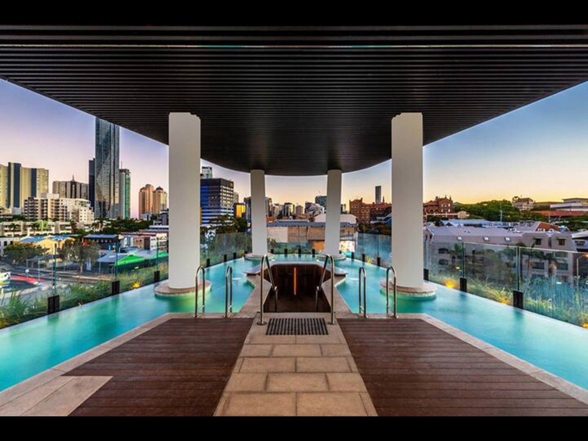 Stylish 1-Bed with Pool, Gym & Free Parking - foto 5