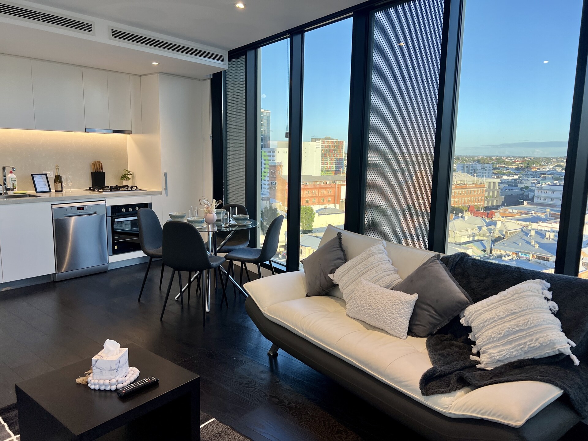 Stylish 1-Bed with Pool, Gym & Free Parking - foto 8