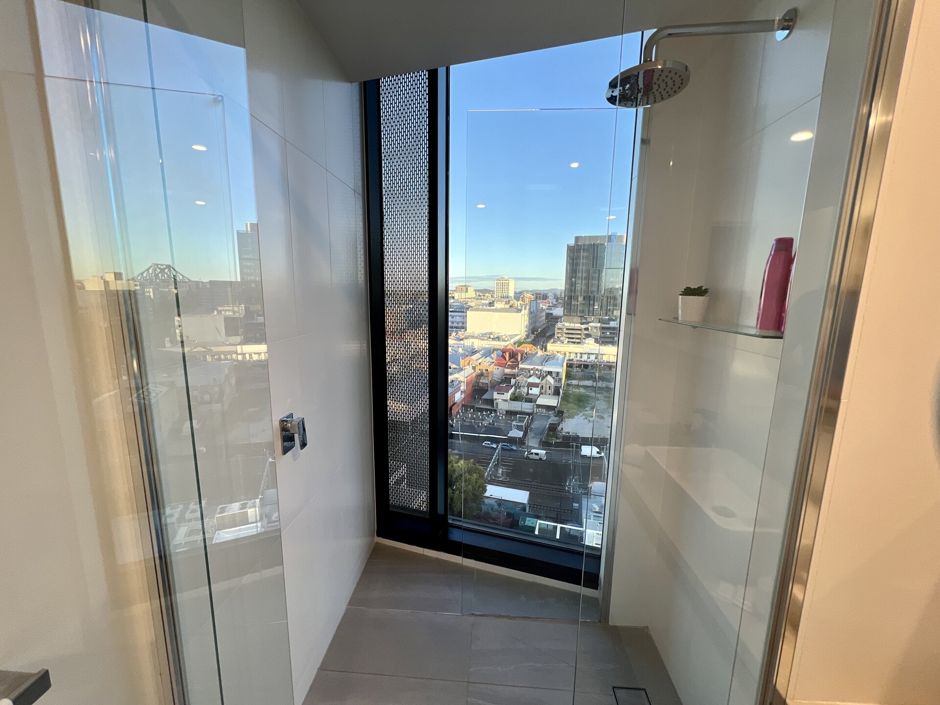 Stylish 1-Bed with Pool, Gym & Free Parking - foto 9