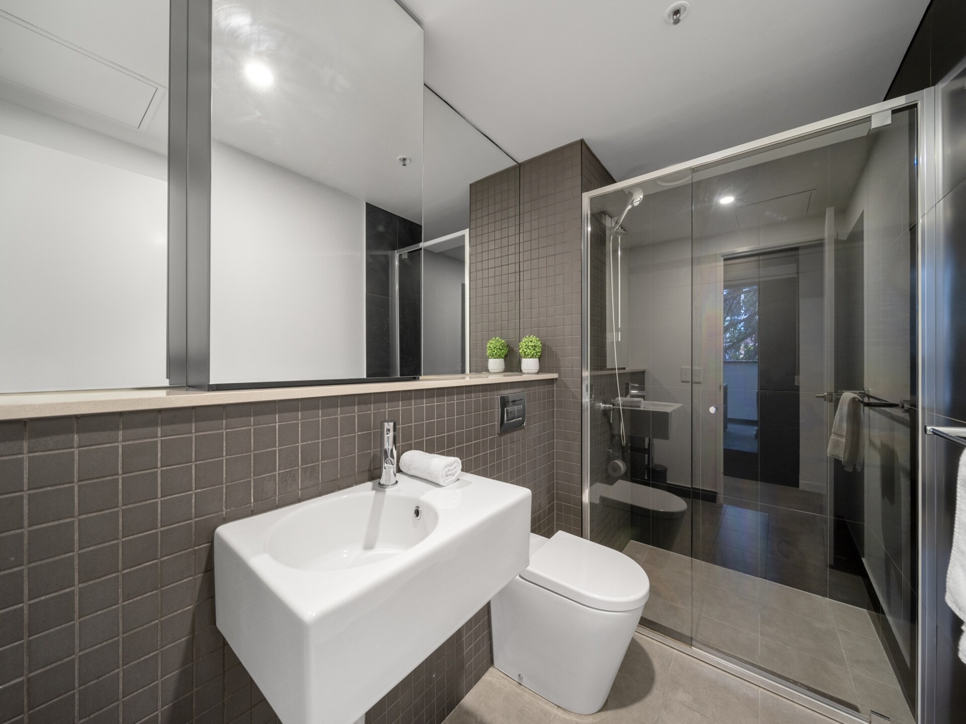 Stijlvol appartement in Braddon met zwembad, sauna en fitness - foto 19