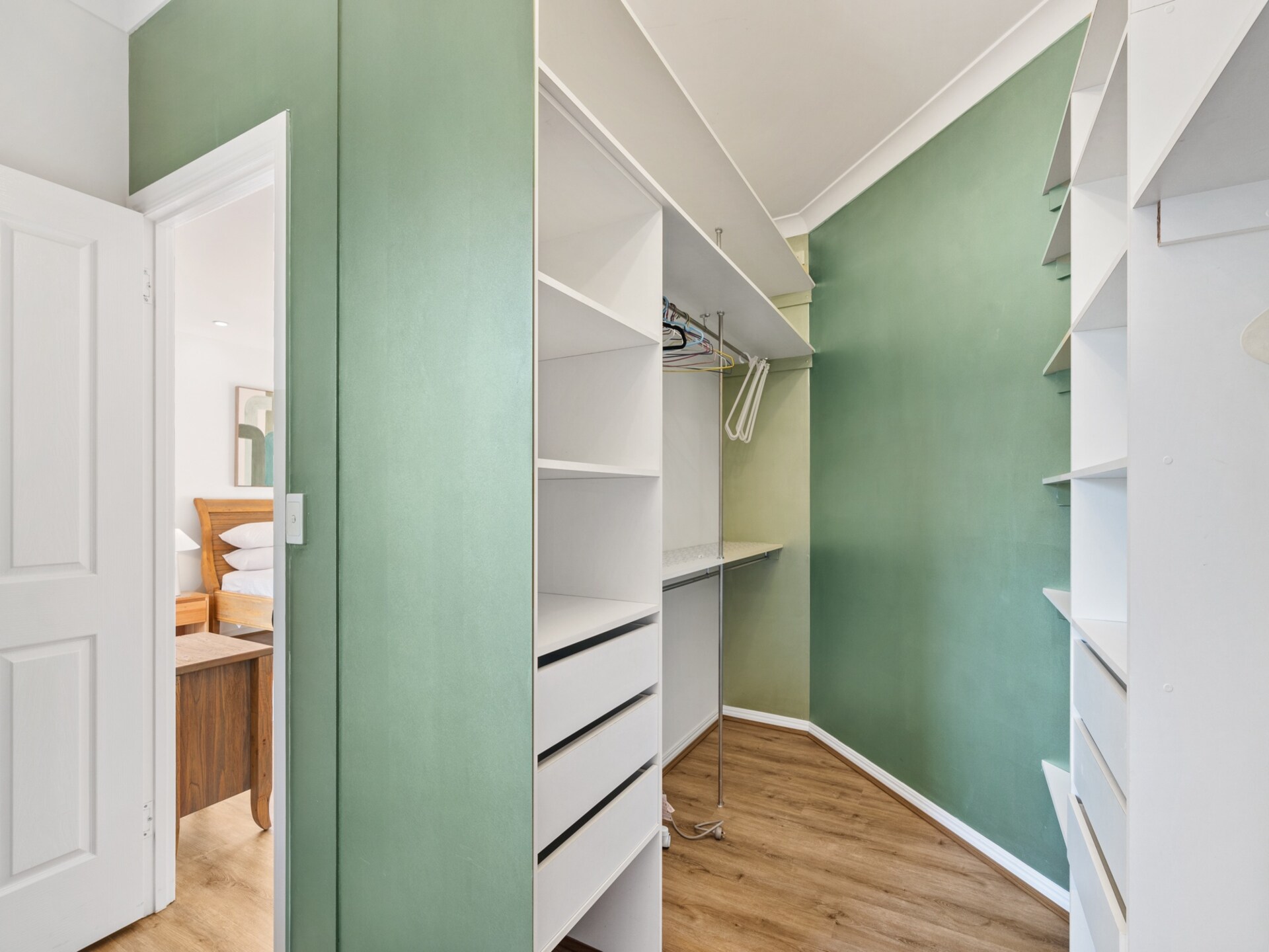 Ruim appartement in Bridgeman Downs met zwembad en 4 slaapkamers - foto 9
