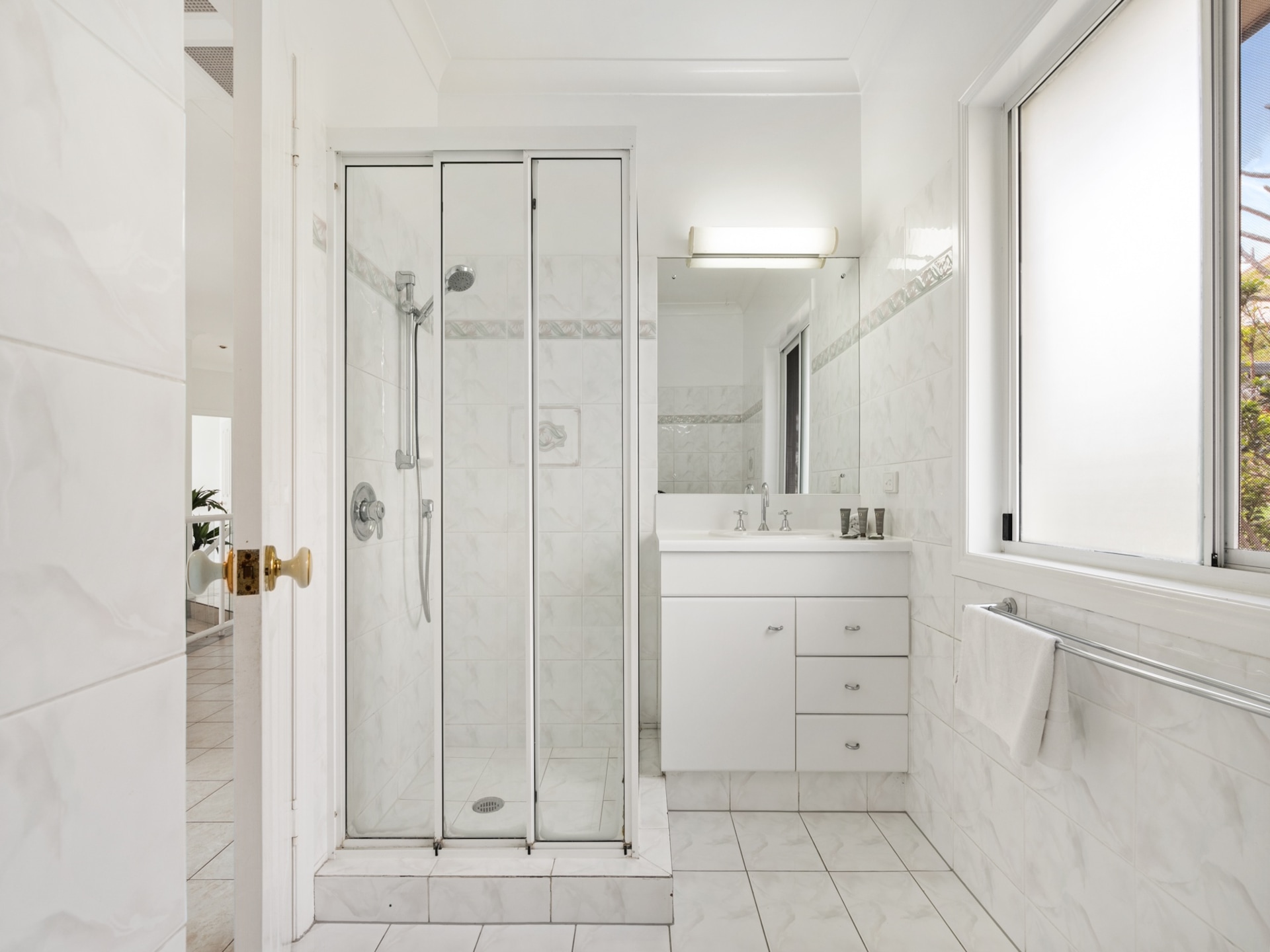 Ruim appartement in Bridgeman Downs met zwembad en 4 slaapkamers - foto 32