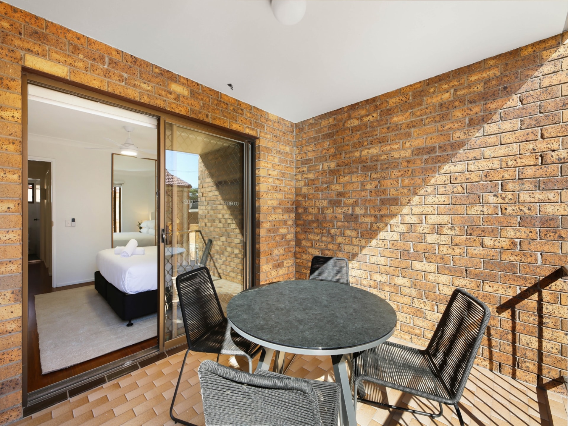 Licht appartement met balkon op 200m van Burleigh Beach - foto 17
