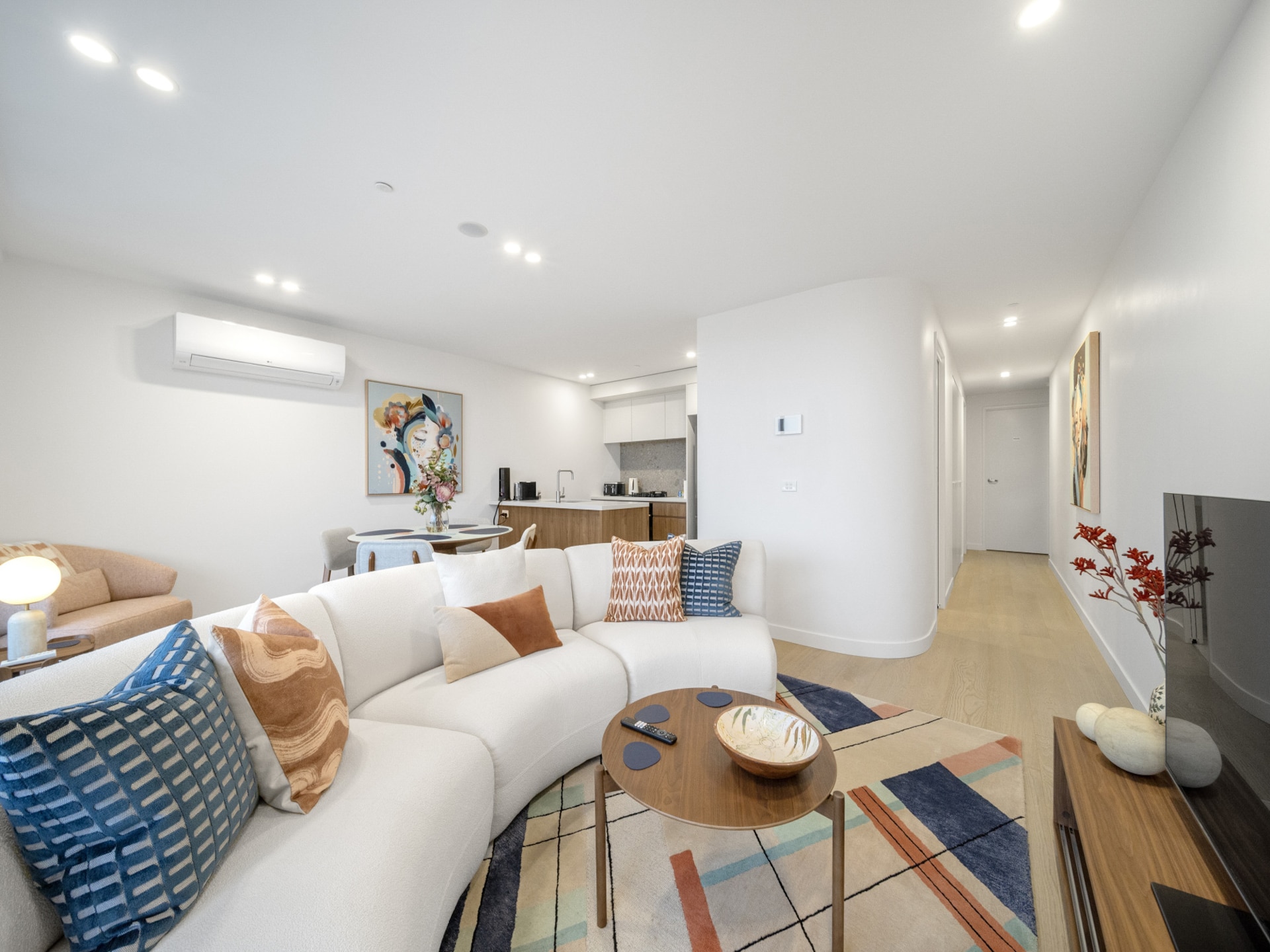 Strak 2-slaapkamer appartement met zwembad & BBQ in Dickson - foto 7