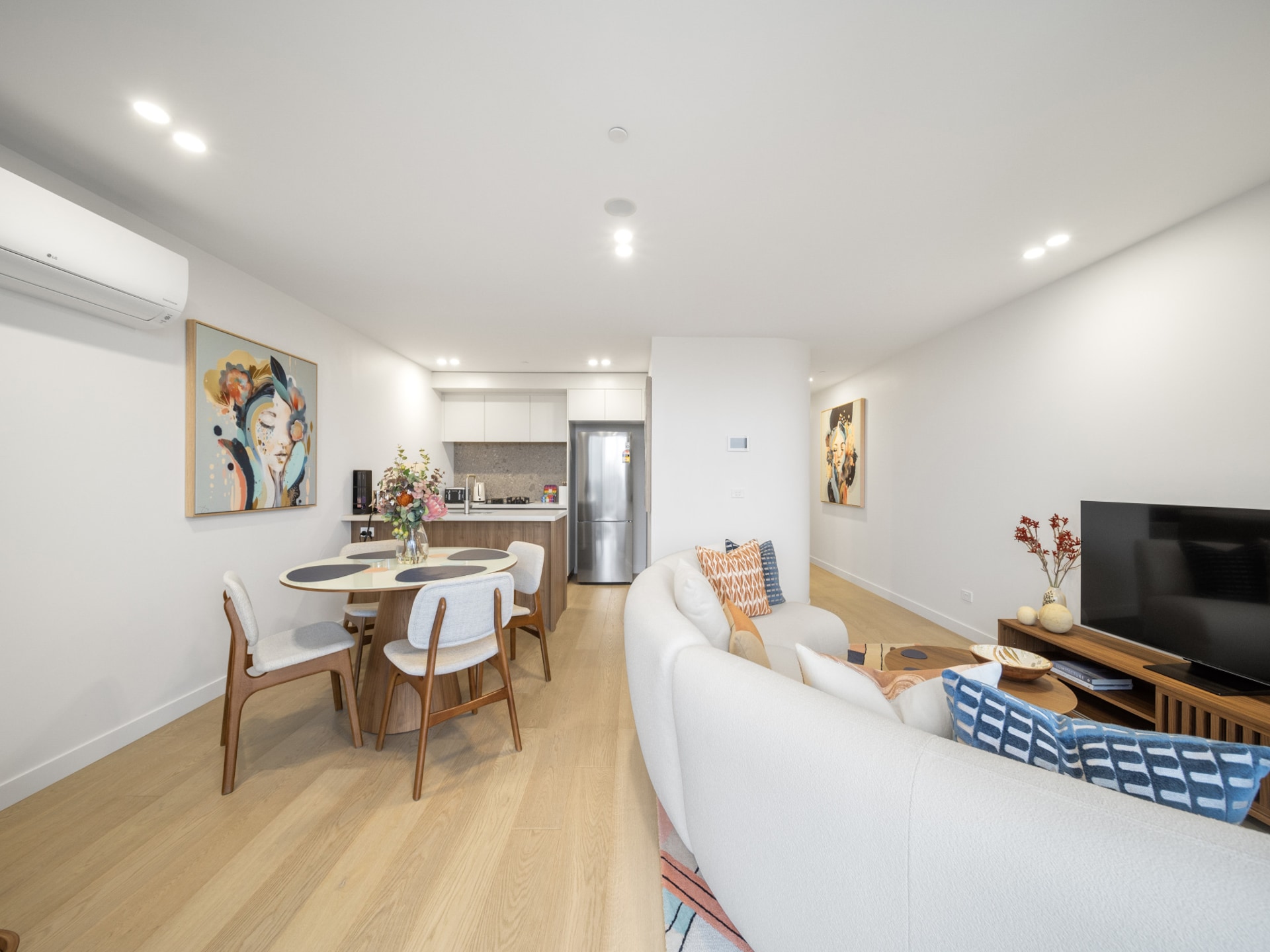 Strak 2-slaapkamer appartement met zwembad & BBQ in Dickson - foto 10