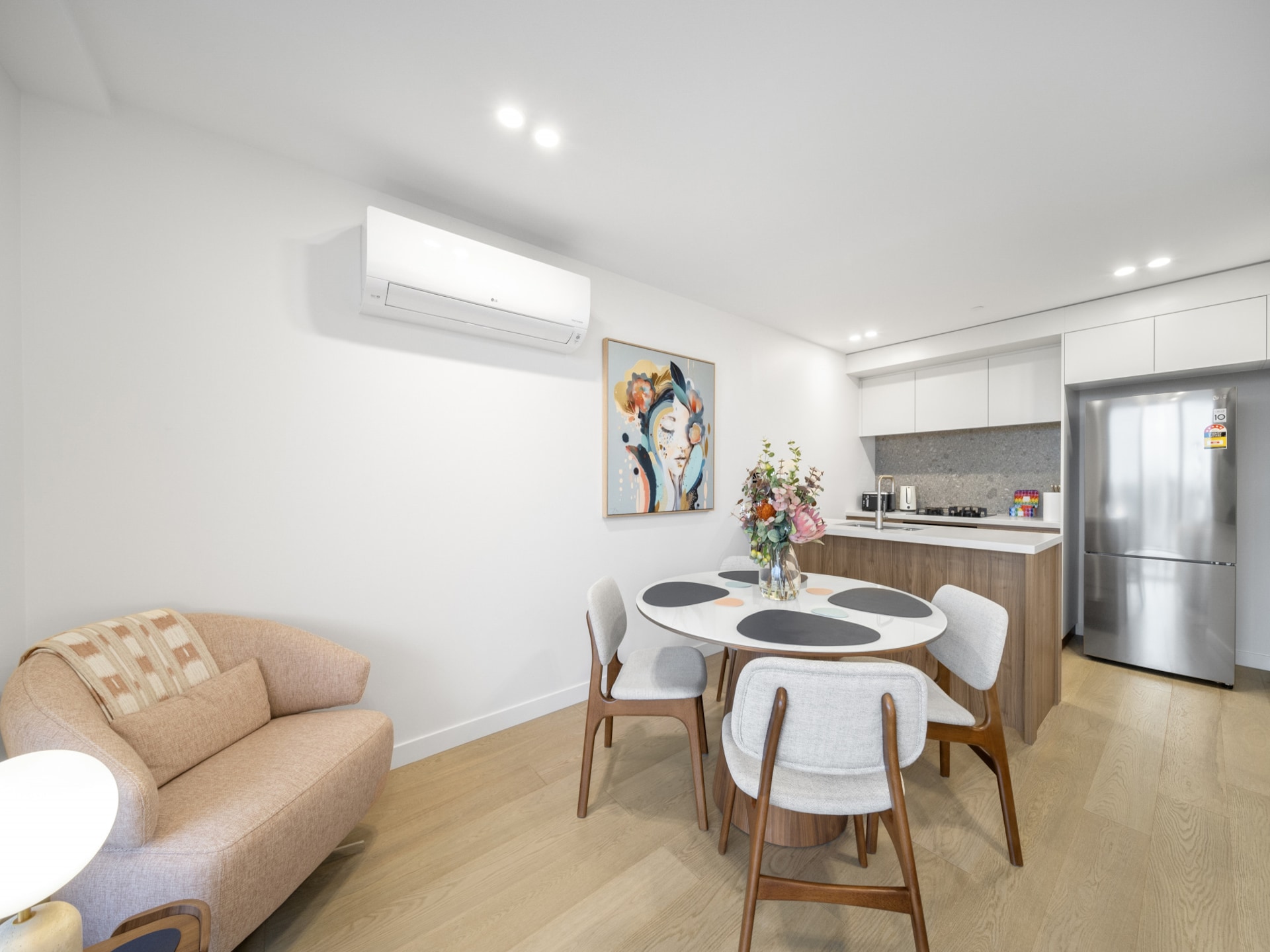 Strak 2-slaapkamer appartement met zwembad & BBQ in Dickson - foto 11