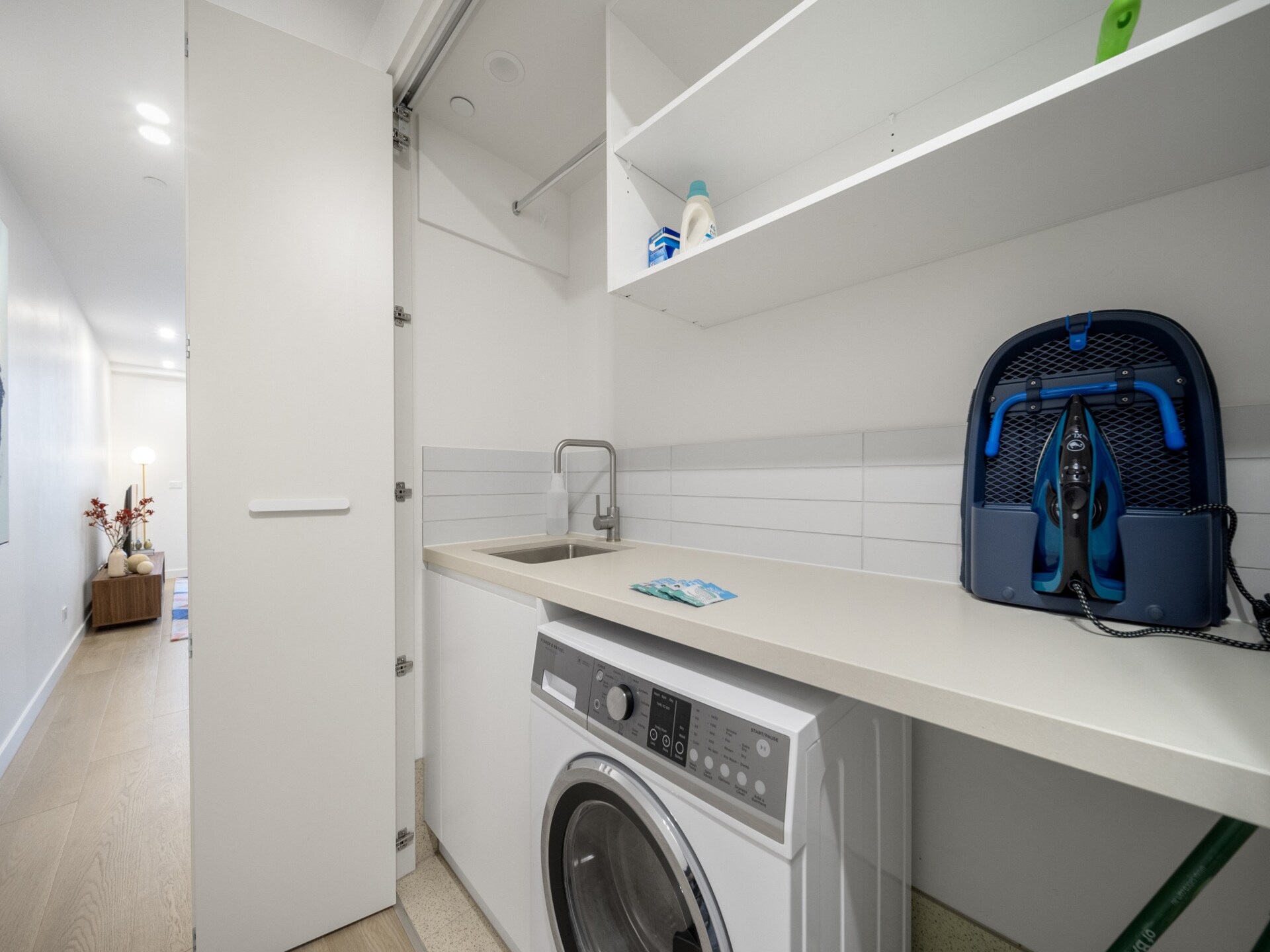 Strak 2-slaapkamer appartement met zwembad & BBQ in Dickson - foto 16