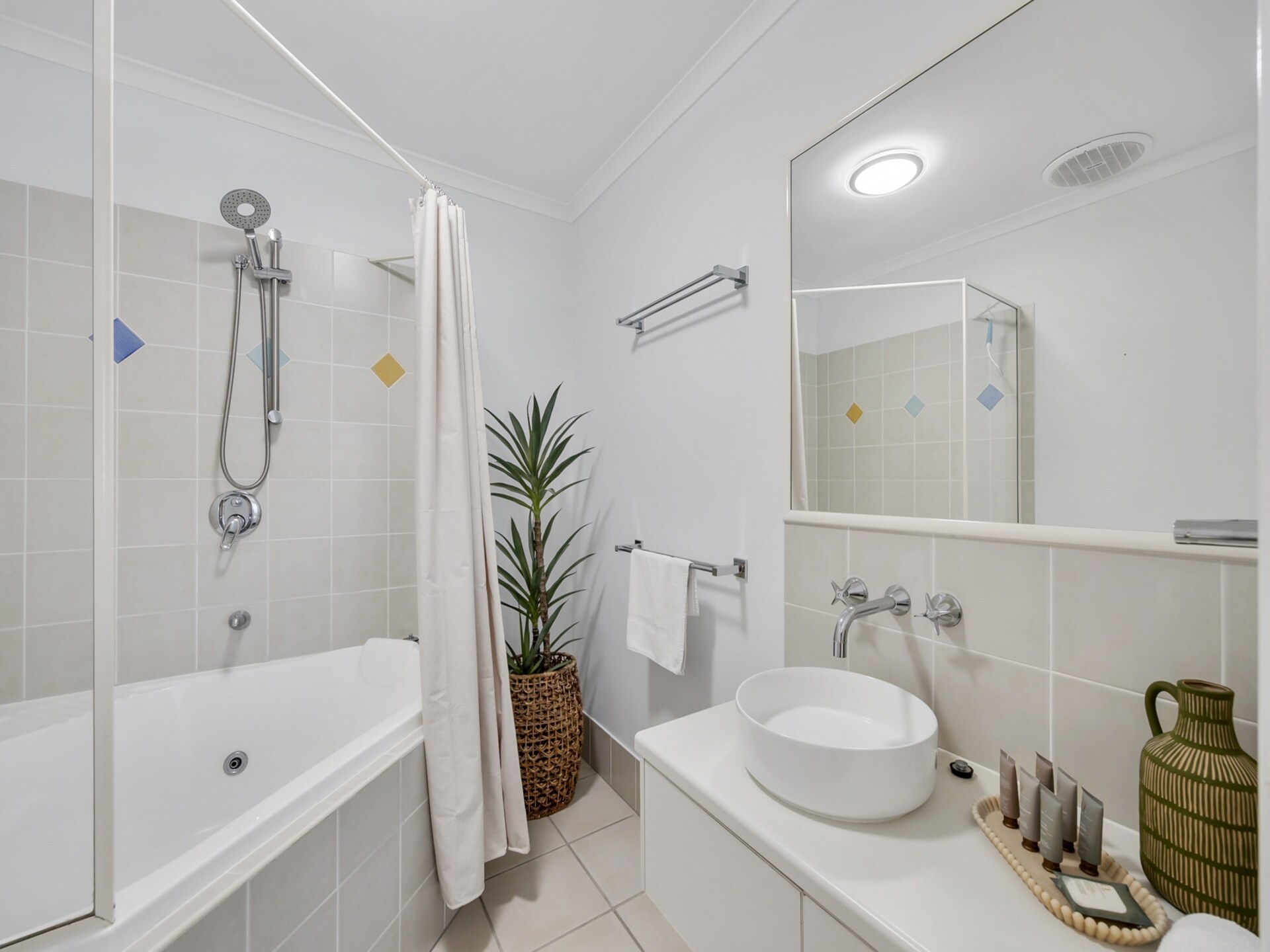 Ruim appartement in Coolum Beach met balkon en BBQ - foto 15